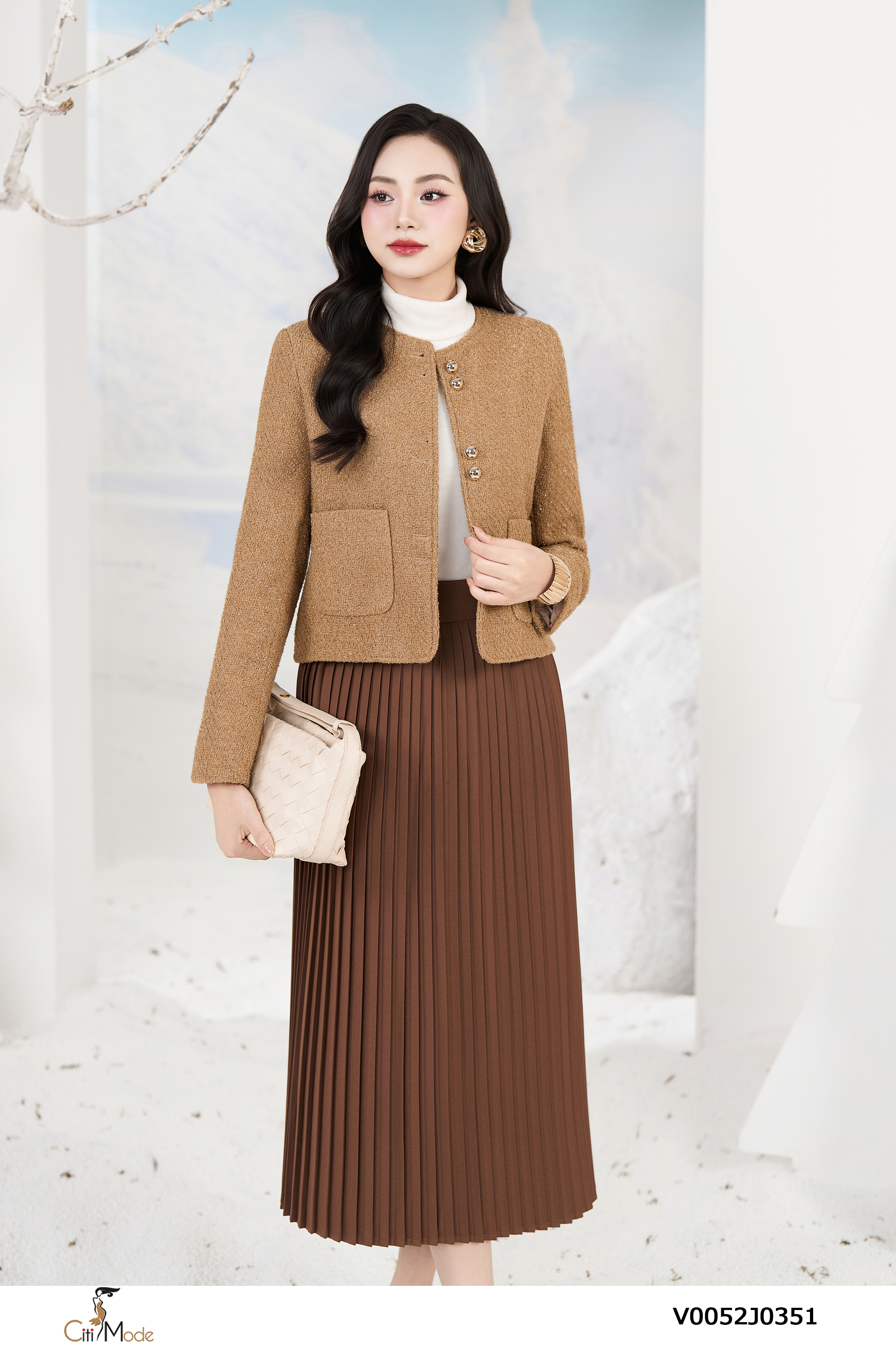 Vest cổ tròn màu vàng ánh kim