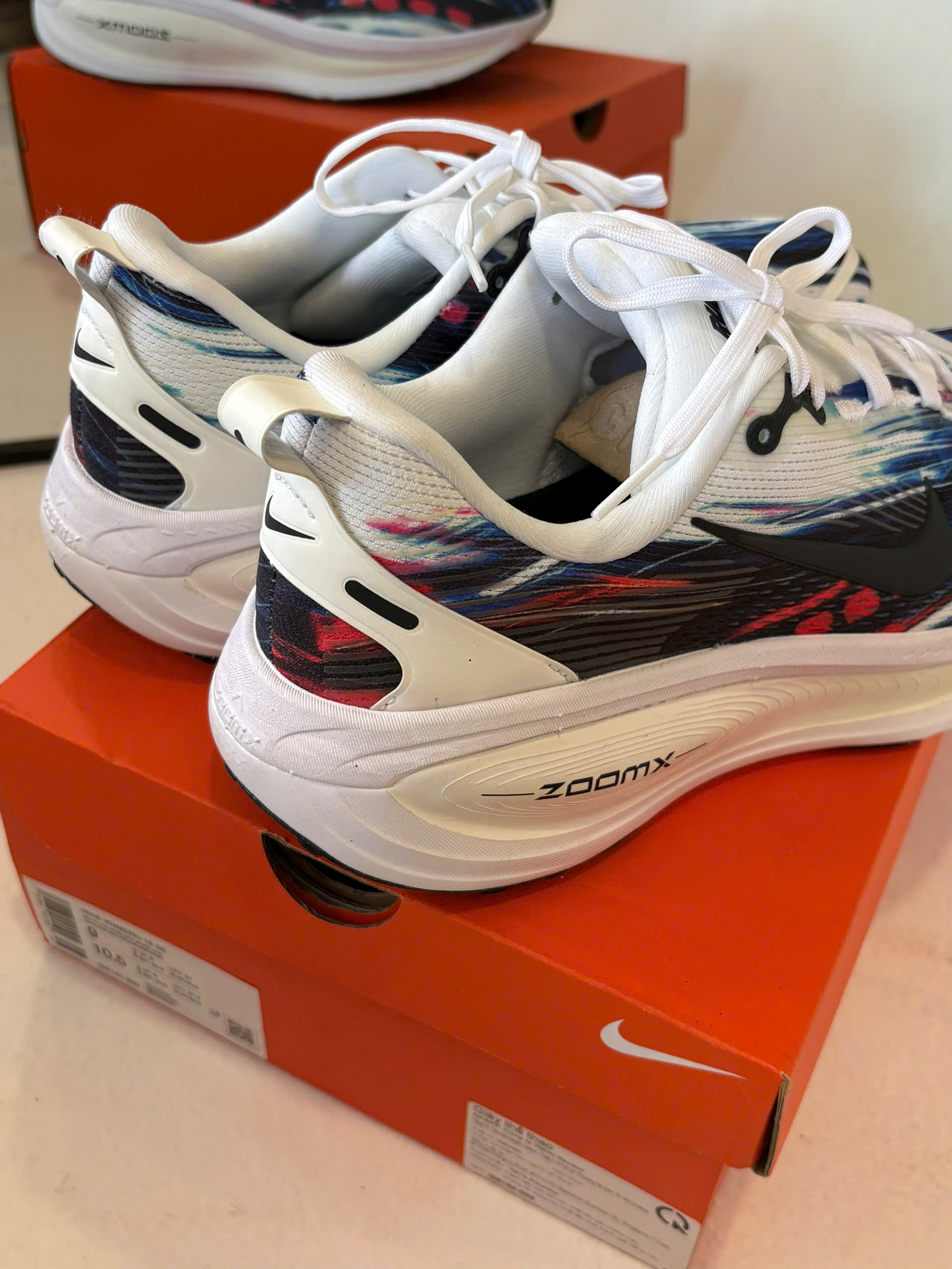 Nike Vomero 18 SE IB8164-999_thumbnail_5
