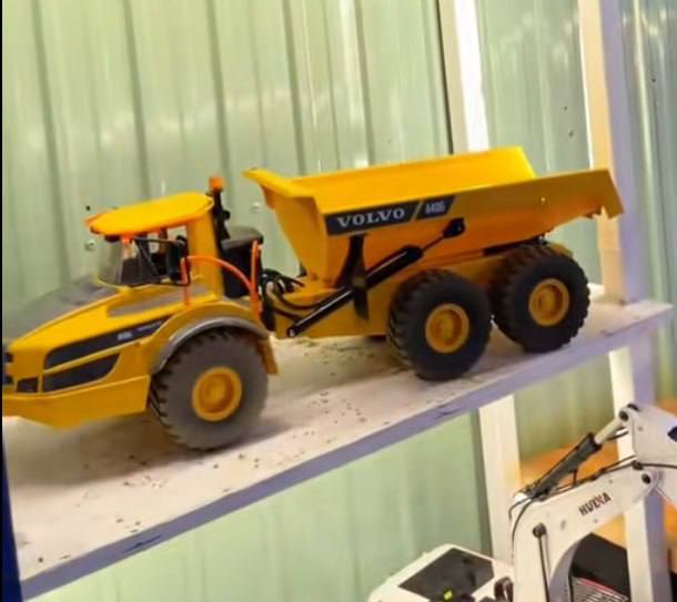 MH RC VOLVO E591_thumbnail_1