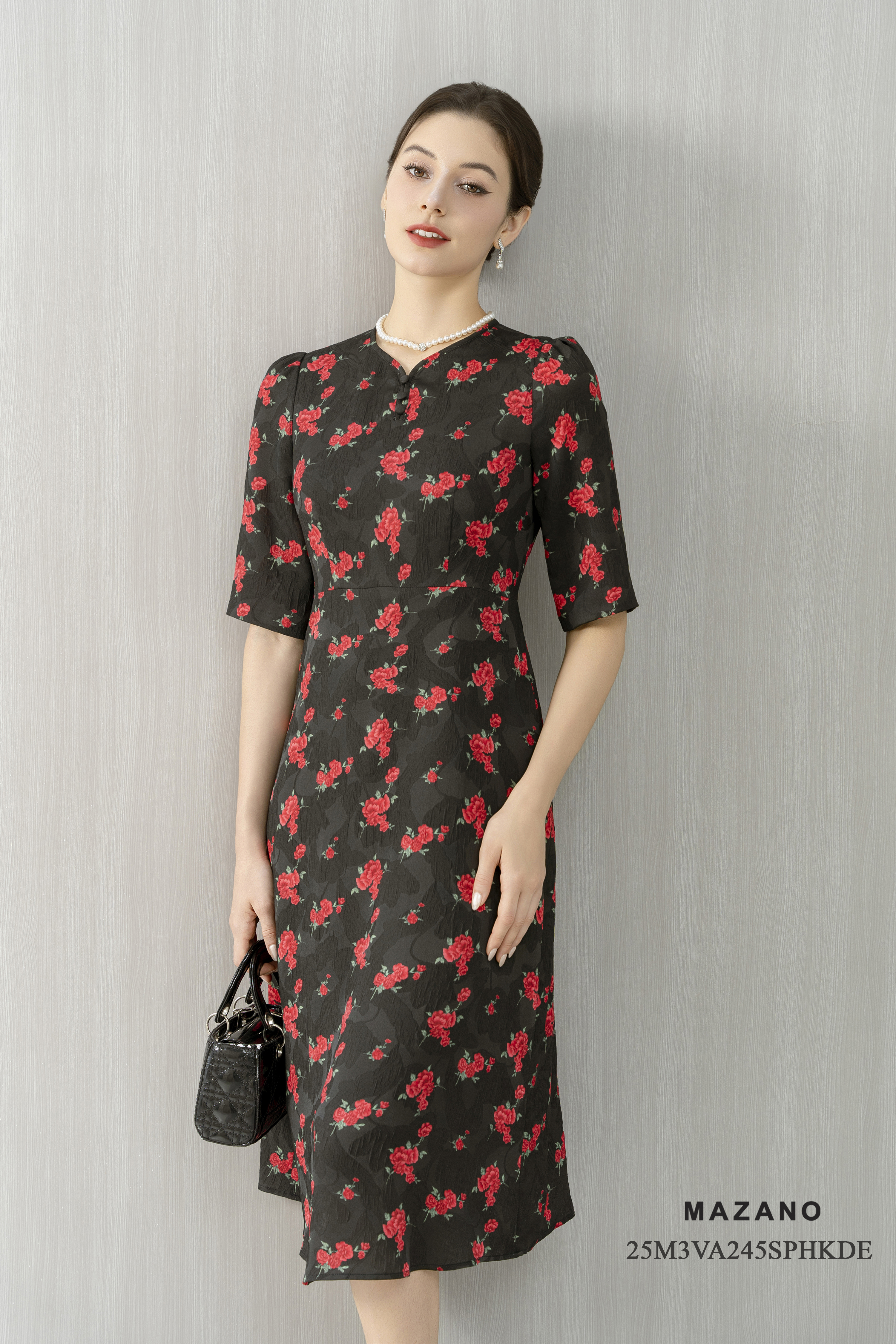 Đầm đen eo cao chân rủ,hoạ tiết hoa nhí,tay lỡ cổ cách điệu_thumbnail_2