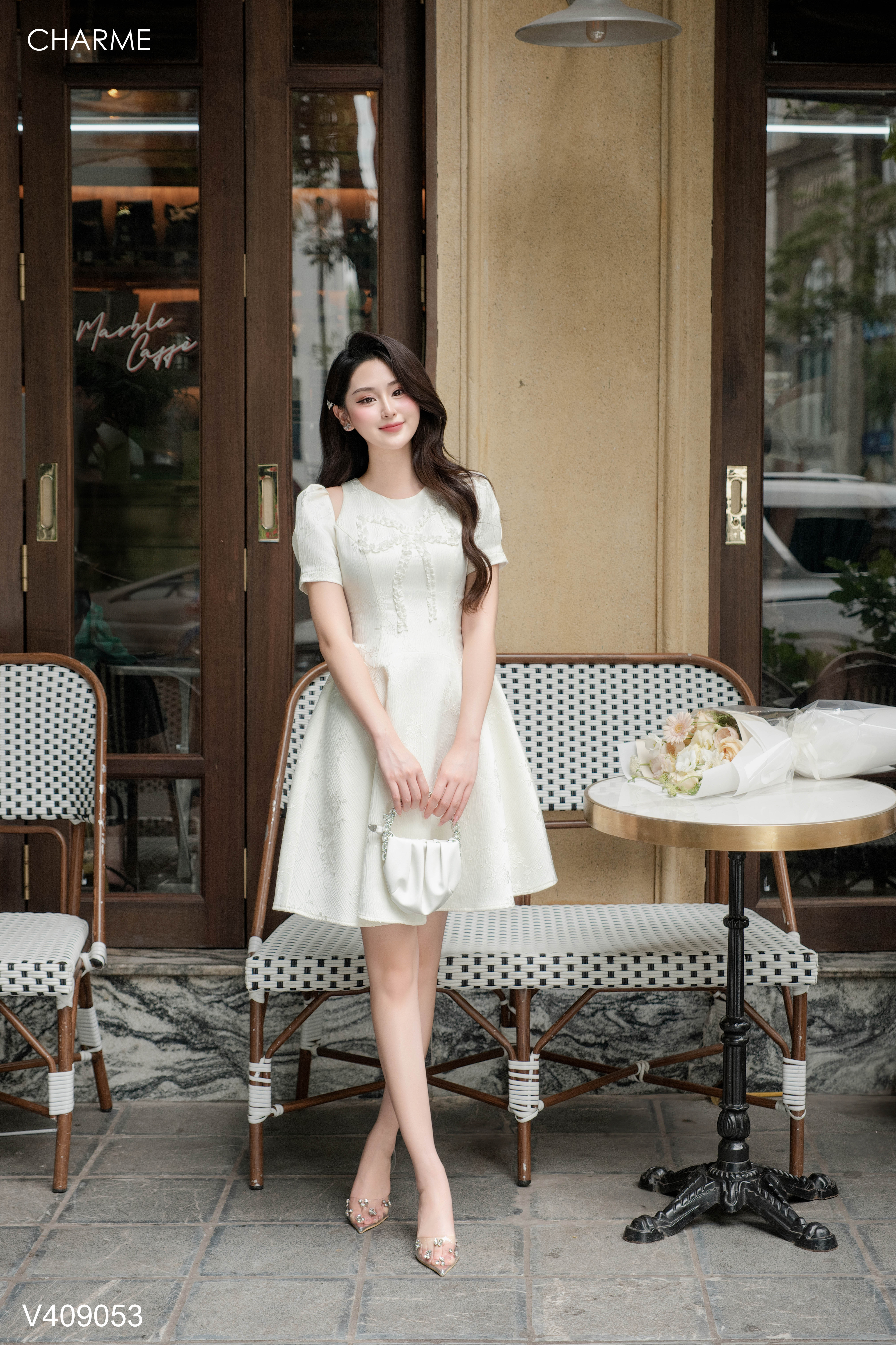 Váy xẻ vai nơ bèo