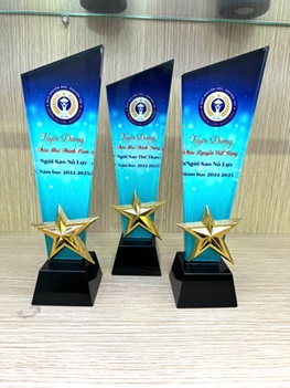 Cúp vinh danh pha lê K7 phối ngôi sao kim loại 