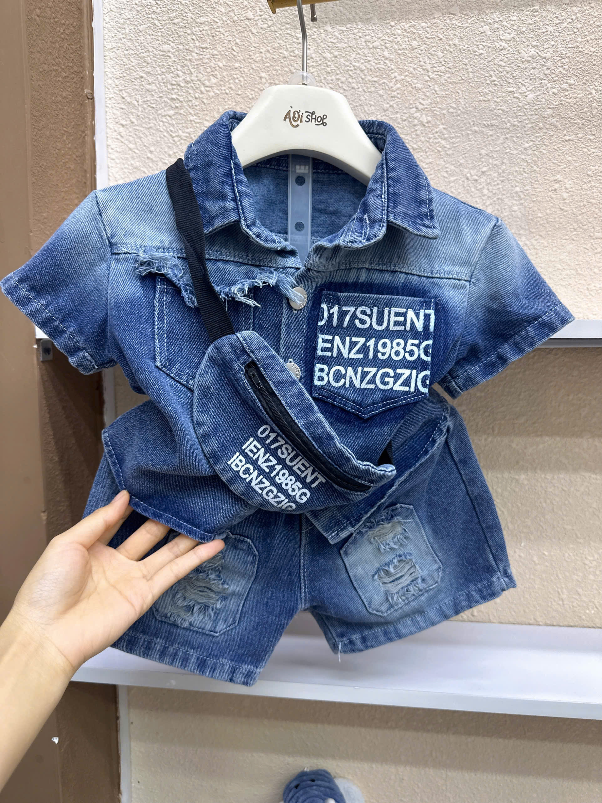 C22 BỘ SƠ MI BÒ TÚI CHỮ CHO BÉ- A108.315