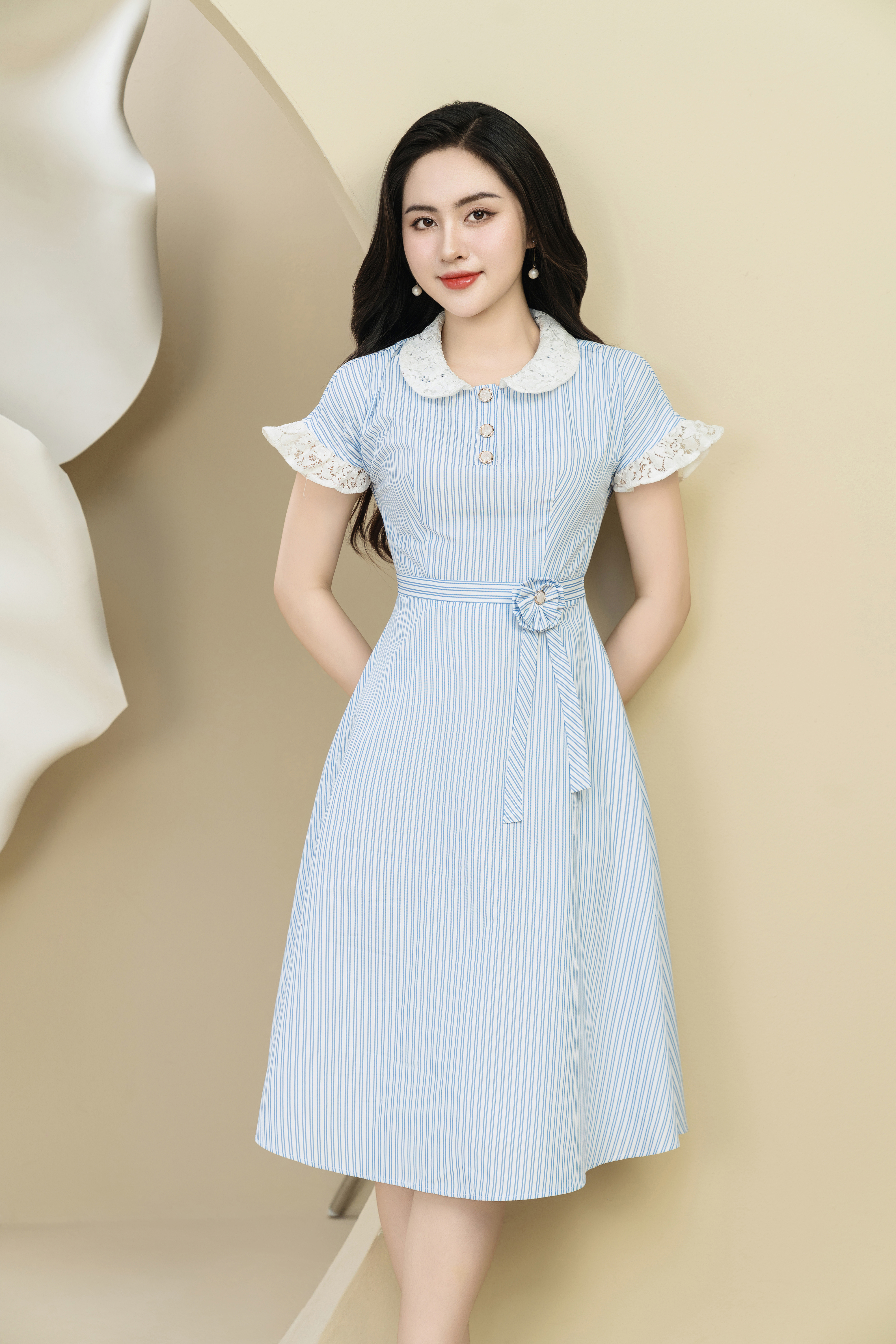 Đầm xoè kẻ xanh cổ ren phối hoa eo_thumbnail_0