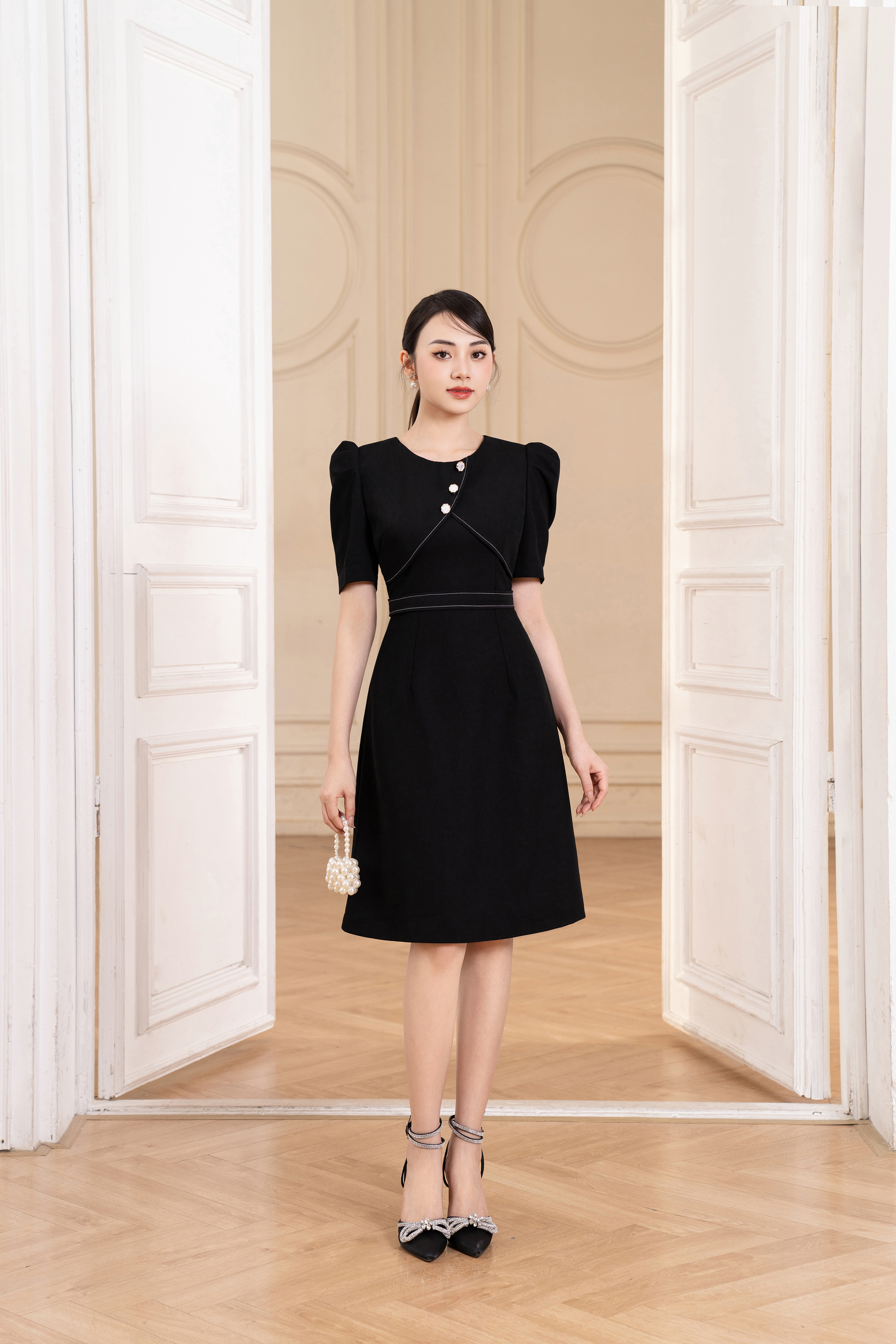 Đầm A đen phối ngực cách điệu_thumbnail_2