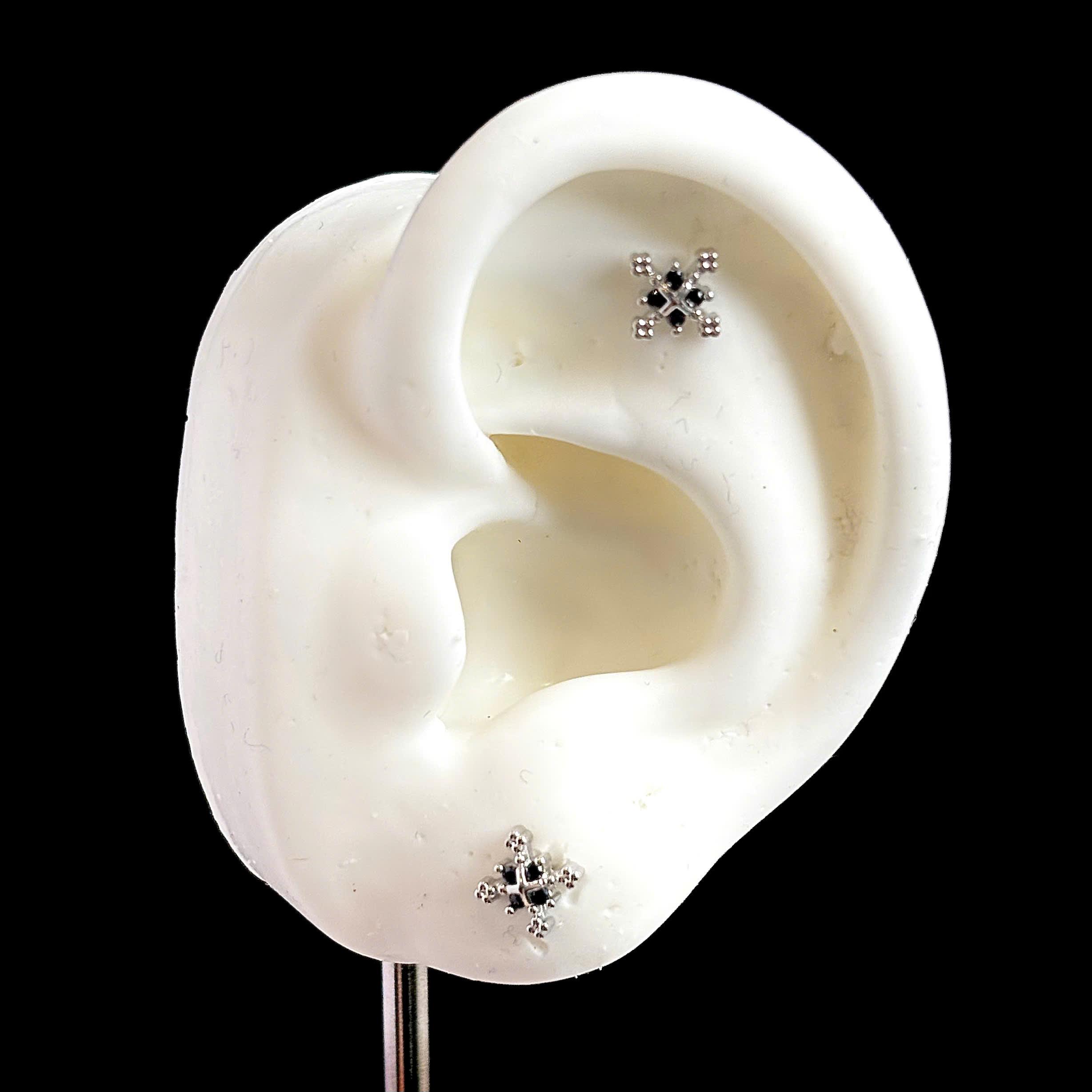 Khuyên kiểu bông tuyết xen kẽ đá đen bi