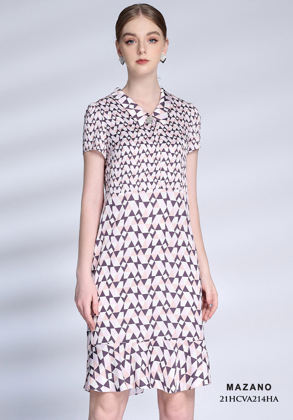 Đầm suông lụa hồng pastel họa tiết chân cách điệu_thumbnail_3