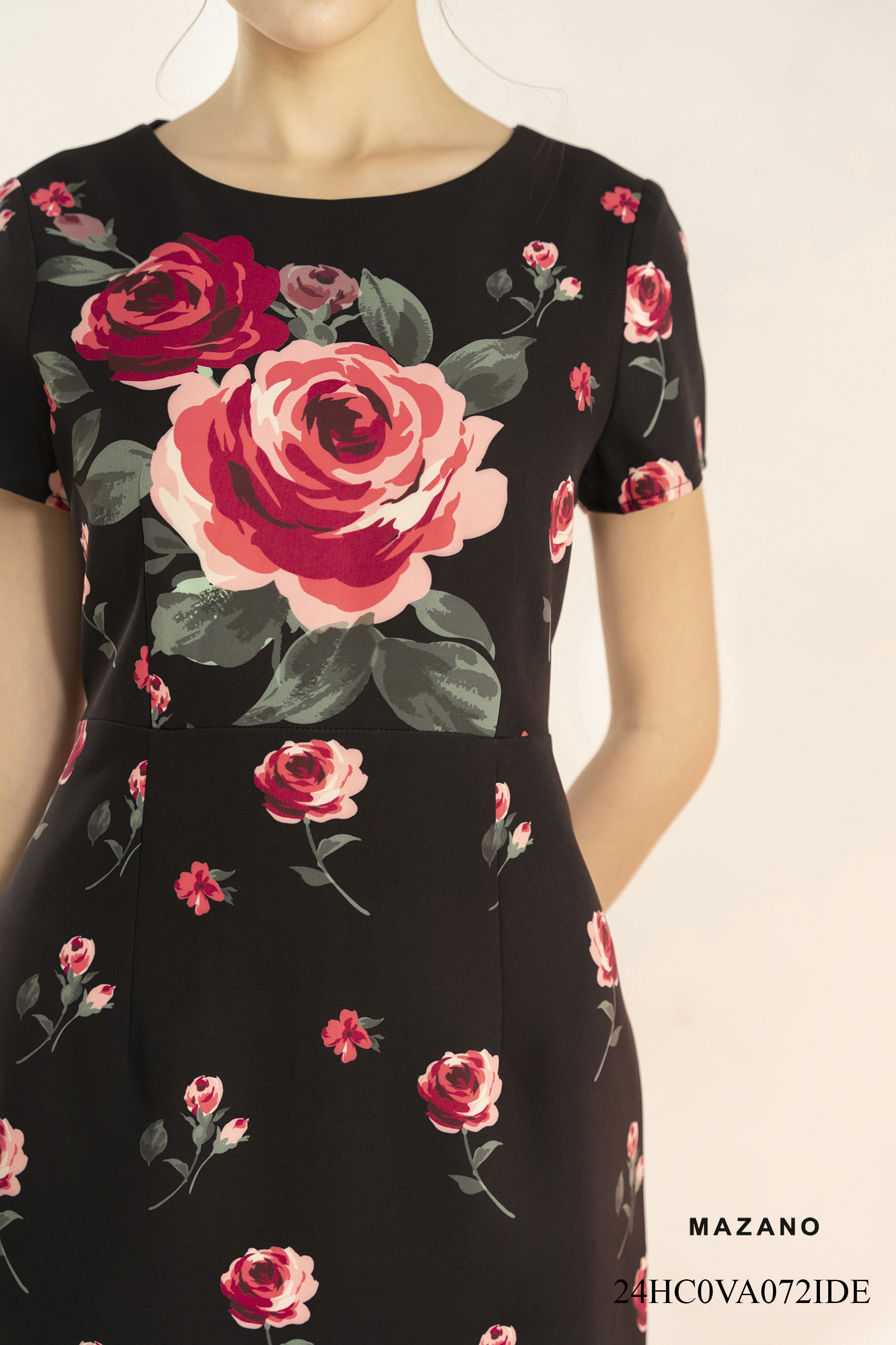 Đầm ôm đen họa tiết hoa hồng_thumbnail_2