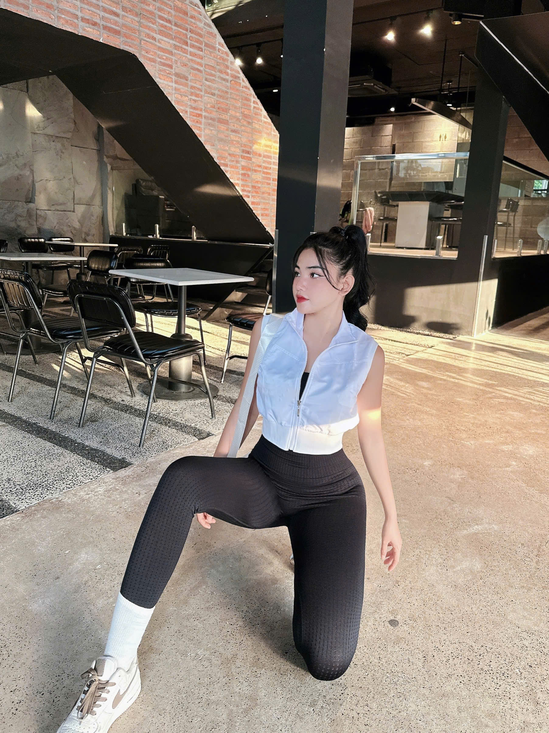 Áo Tank Thể Thao Mặc Ngoài Dáng Gile Khoá Trước_thumbnail_9