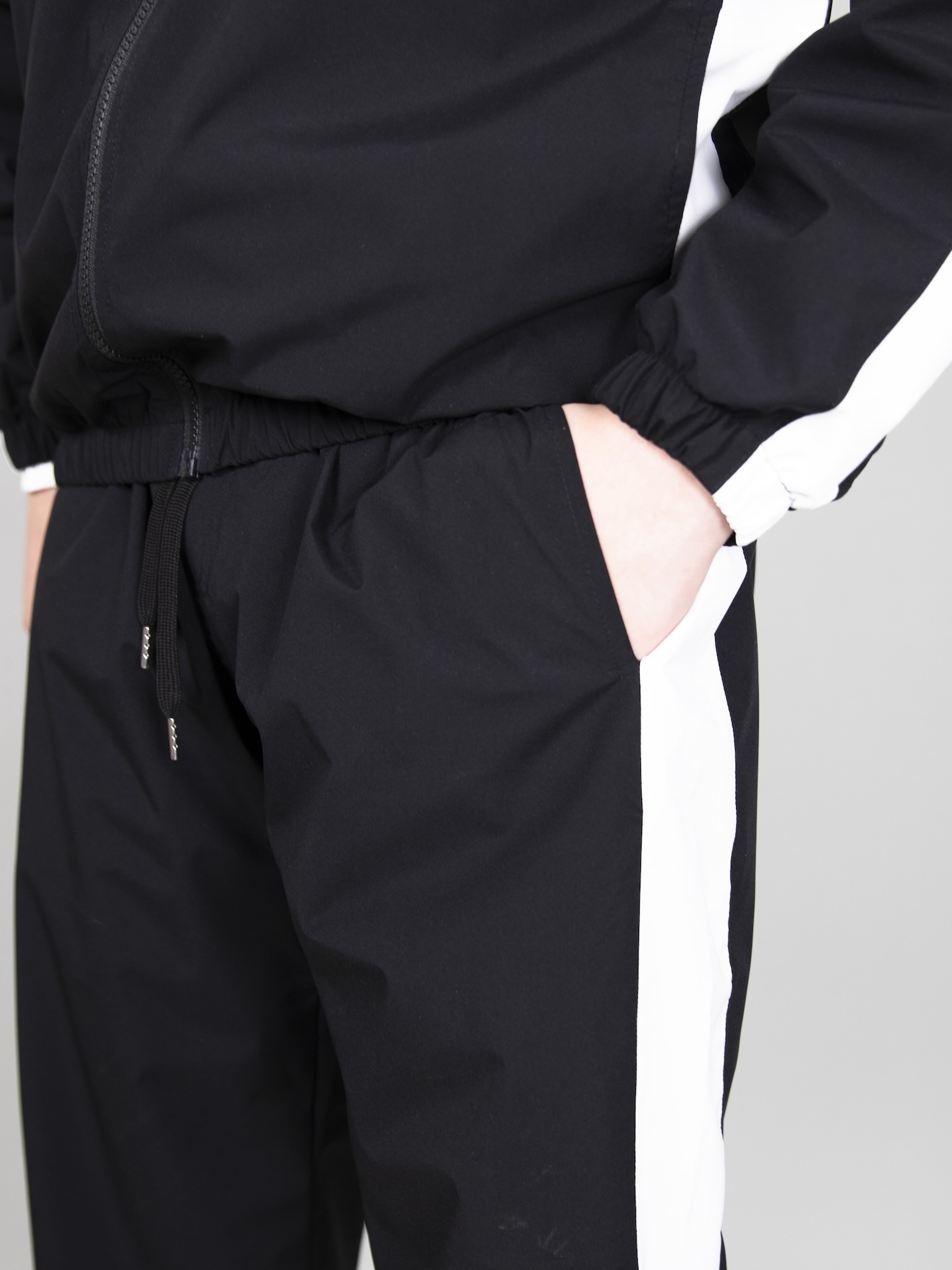 Quần gió 2 lớp đen phối sọc trắng_thumbnail_3