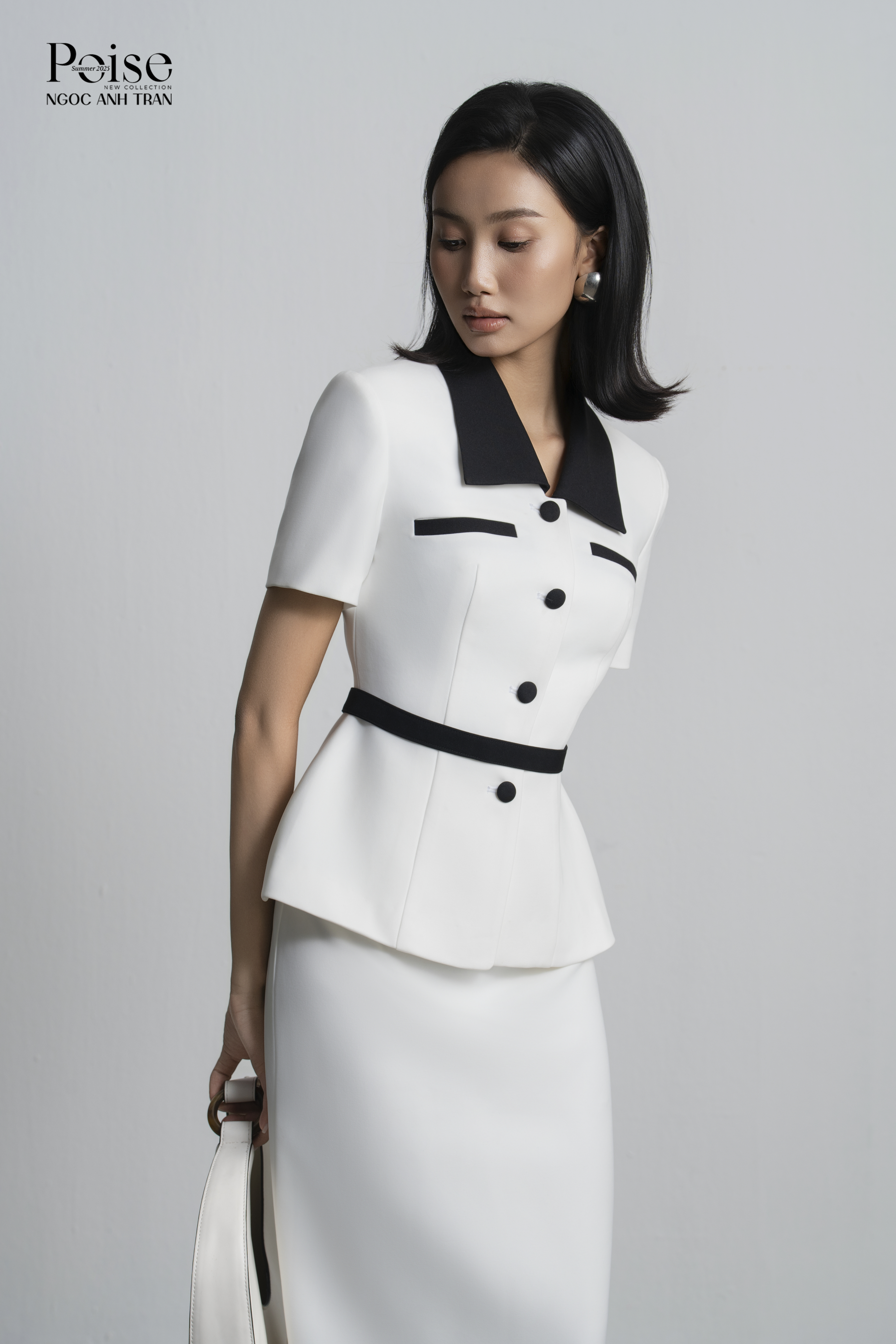 Set V042 - Set áo vest trắng phối đen kèm đai