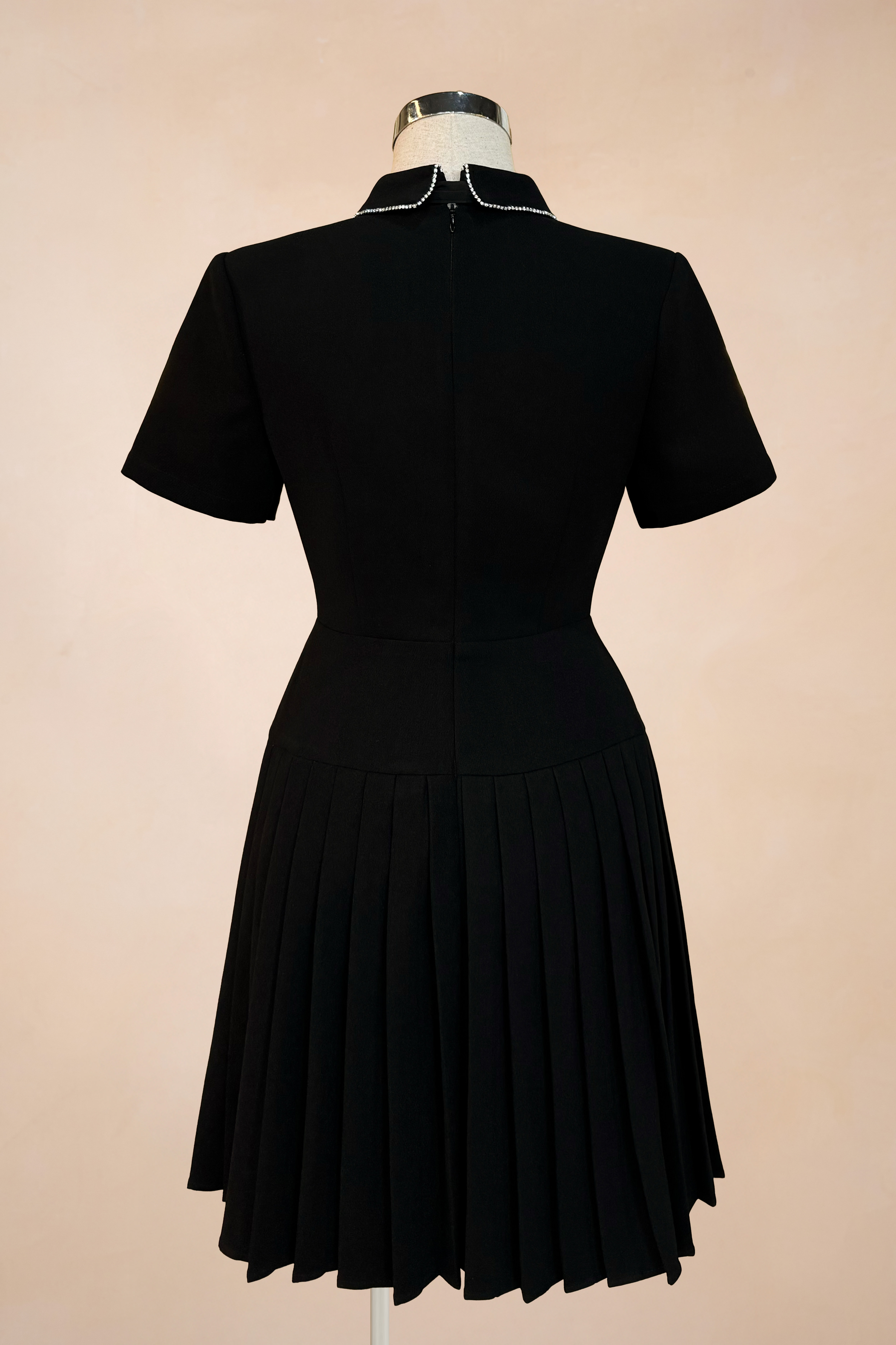 Đầm Xếp Ly Cổ Viền Đá TT