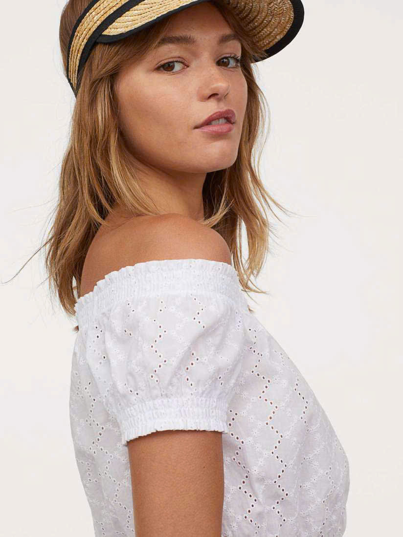 A105 ÁO KIỂU ĐỤC LỔ 2 MÀU_thumbnail_4