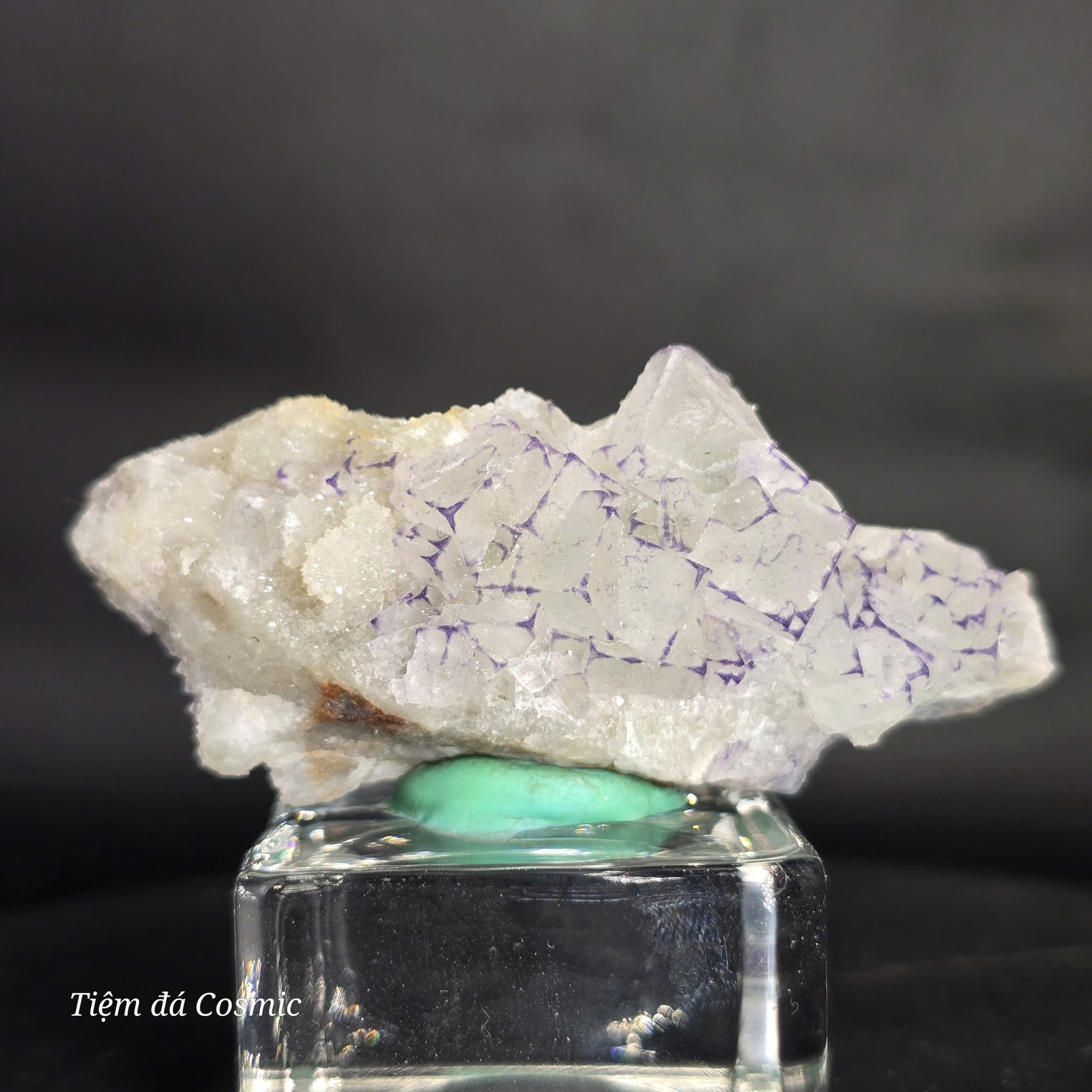 Tinh thể QR Code Fluorite trên nền thạch anh_thumbnail_3