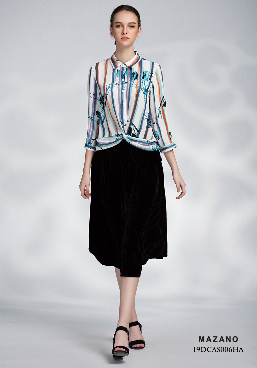 Áo sơ mi trắng kẻ cách điệu