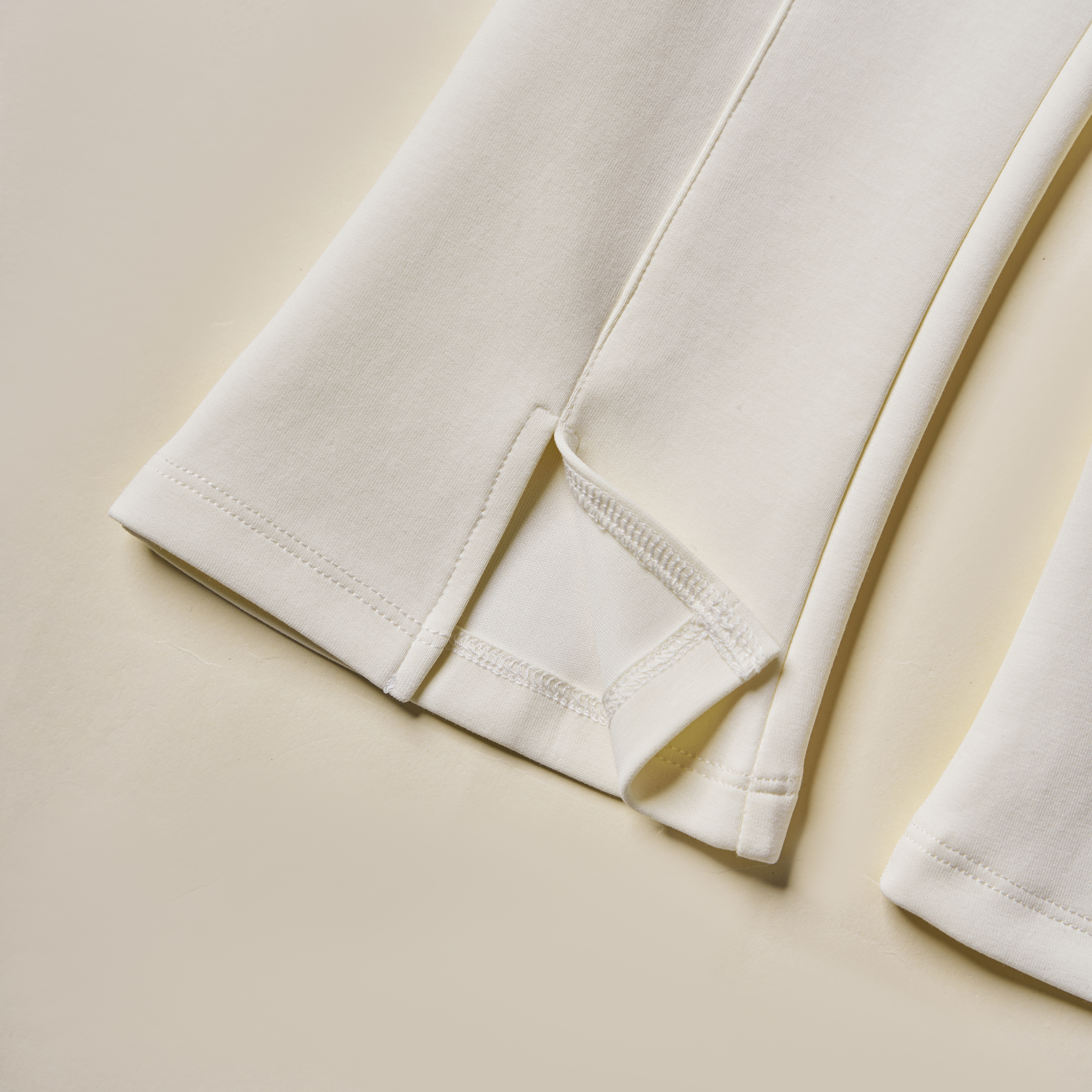 Quần nỉ ống loe xẻ gấu_thumbnail_2