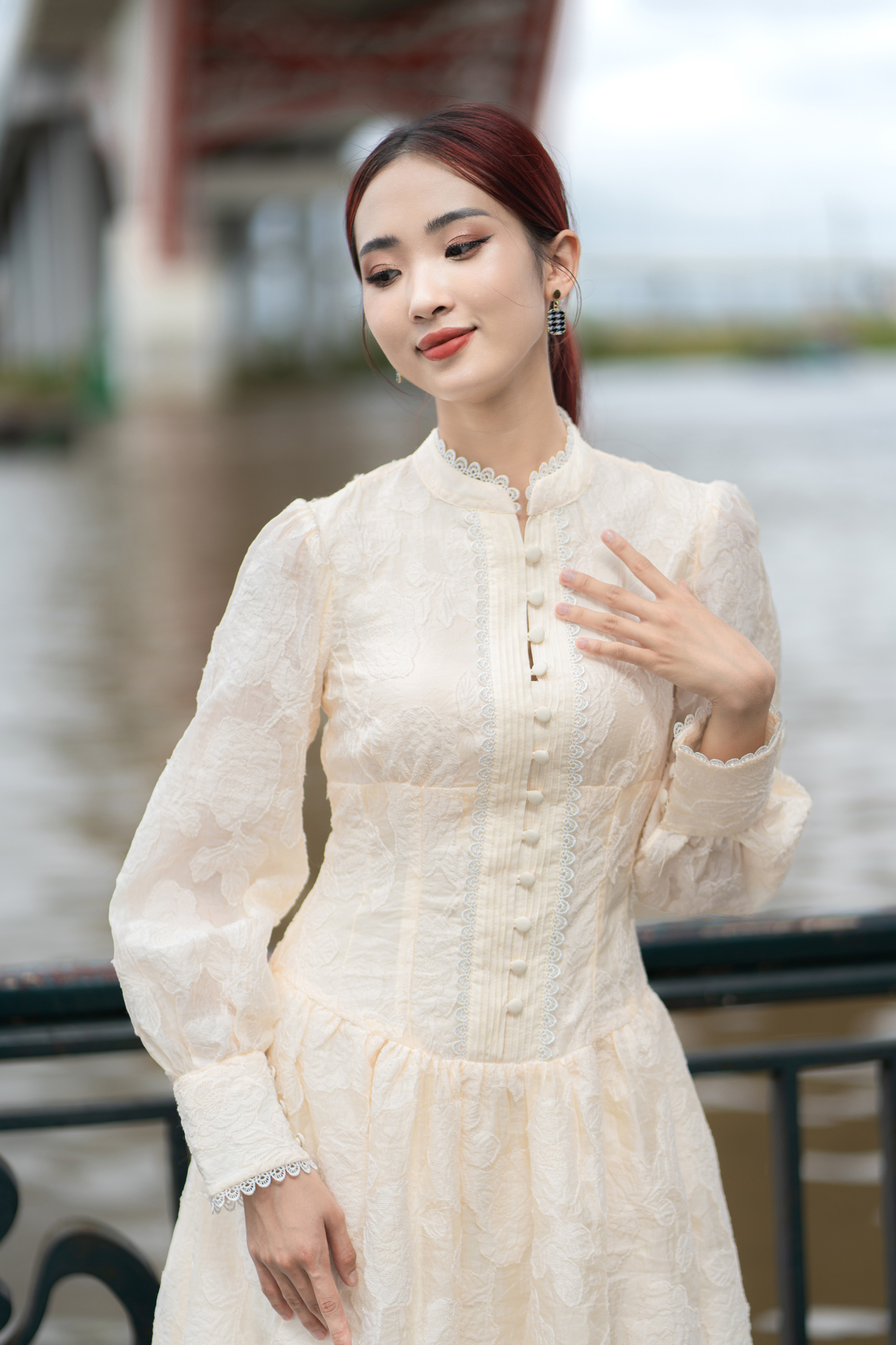 Đầm gấm Oganza hoa nổi màu KEM - Sophia Dress