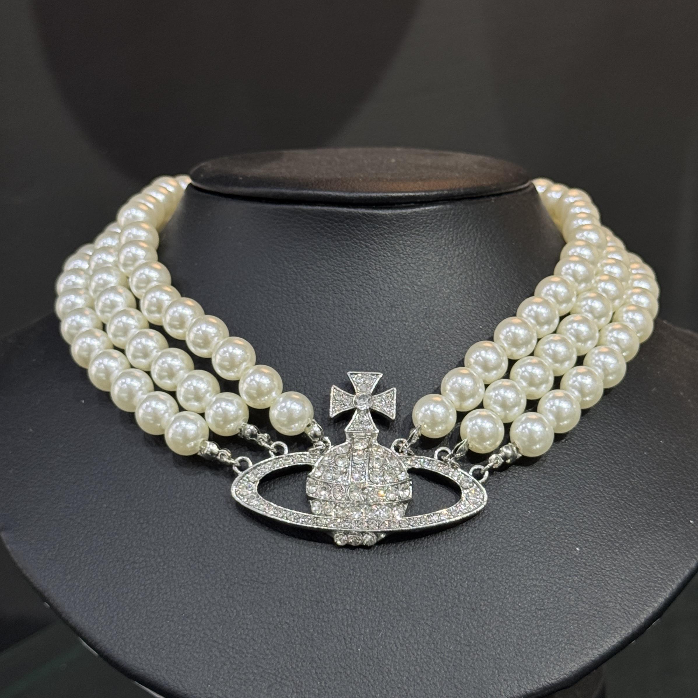 Vòng cổ hạt ngọc charm vương miện