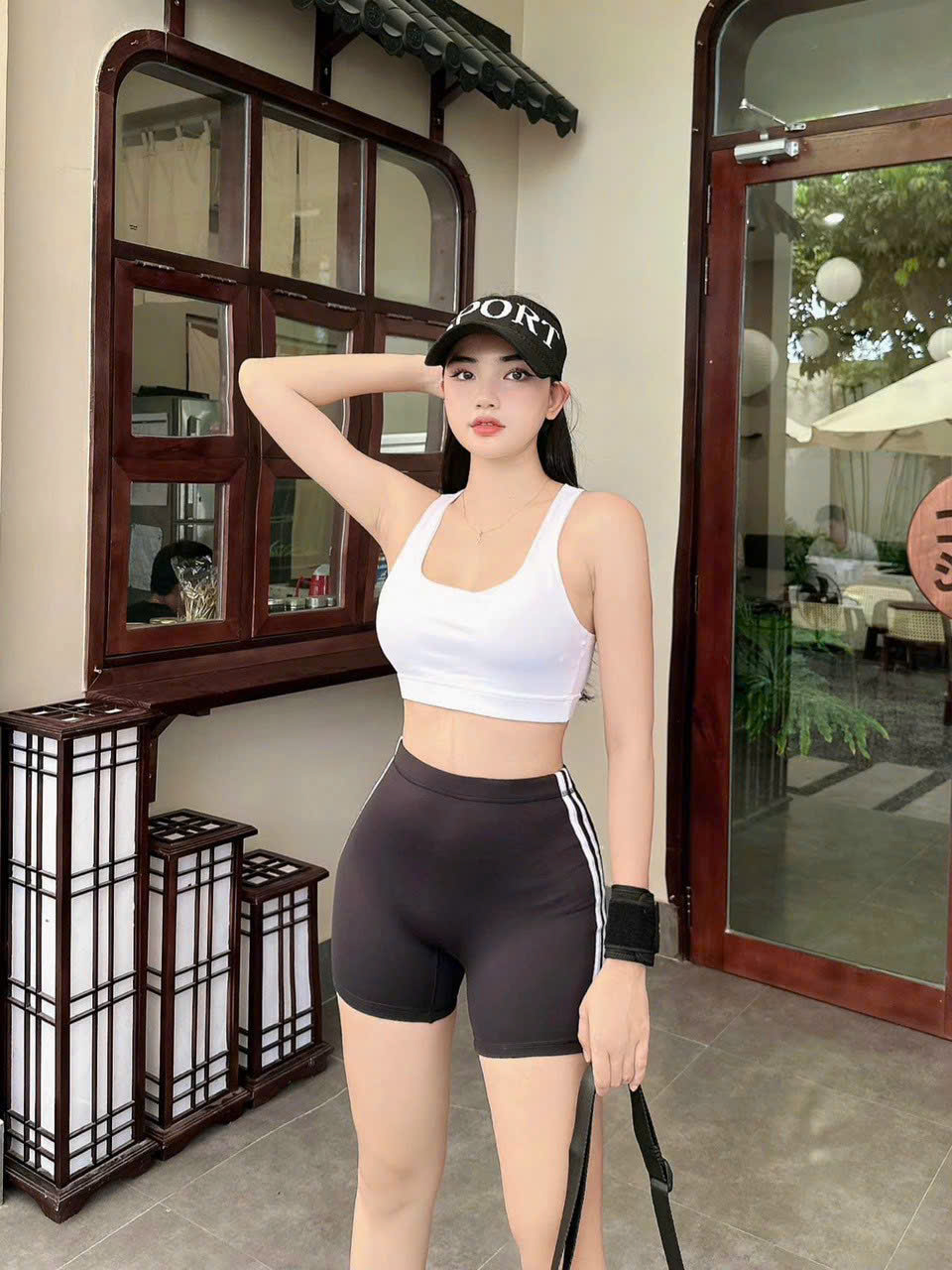 Quần Đùi Thể Thao Phối 3 Sọc, Dáng Ôm Body