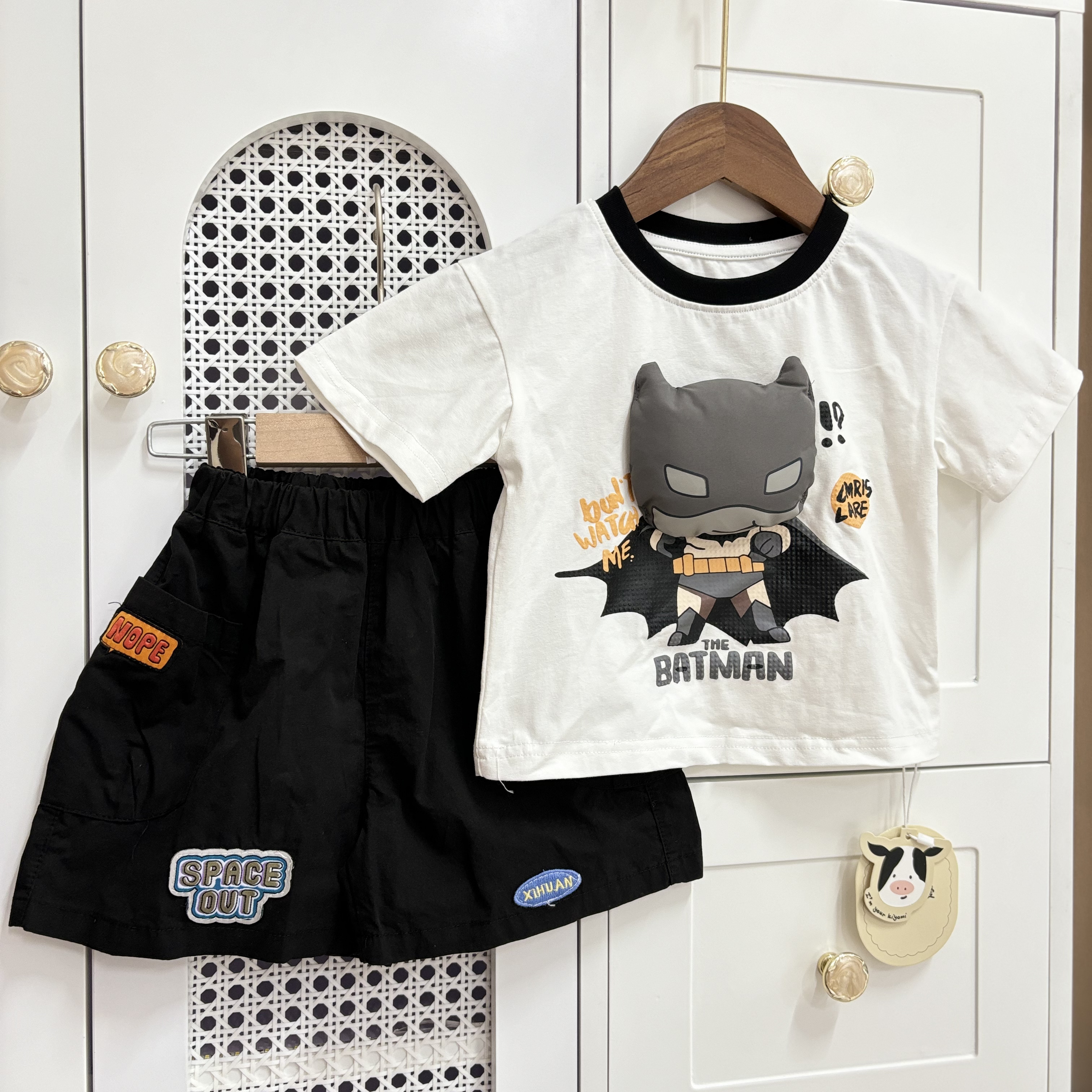 (A22) Áo thun trắng phối cổ đen hình Batman thời trang bé trai mẫu hè 2025 QCCC_thumbnail_1