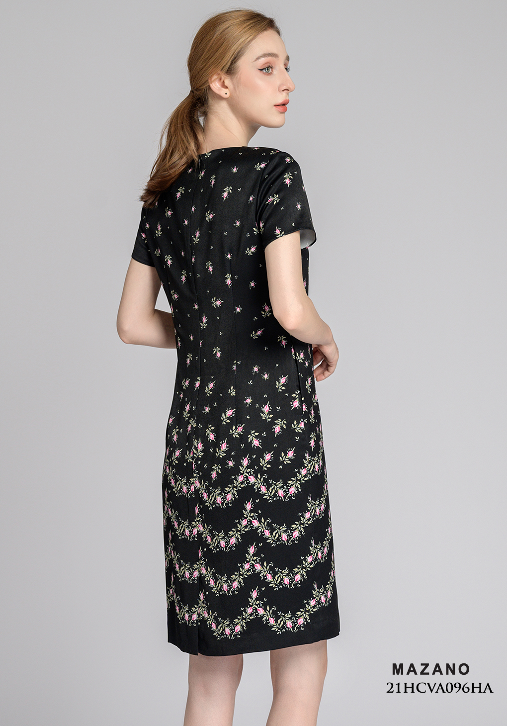 Váy suông nền đen cổ tròn họa tiết hoa_thumbnail_3