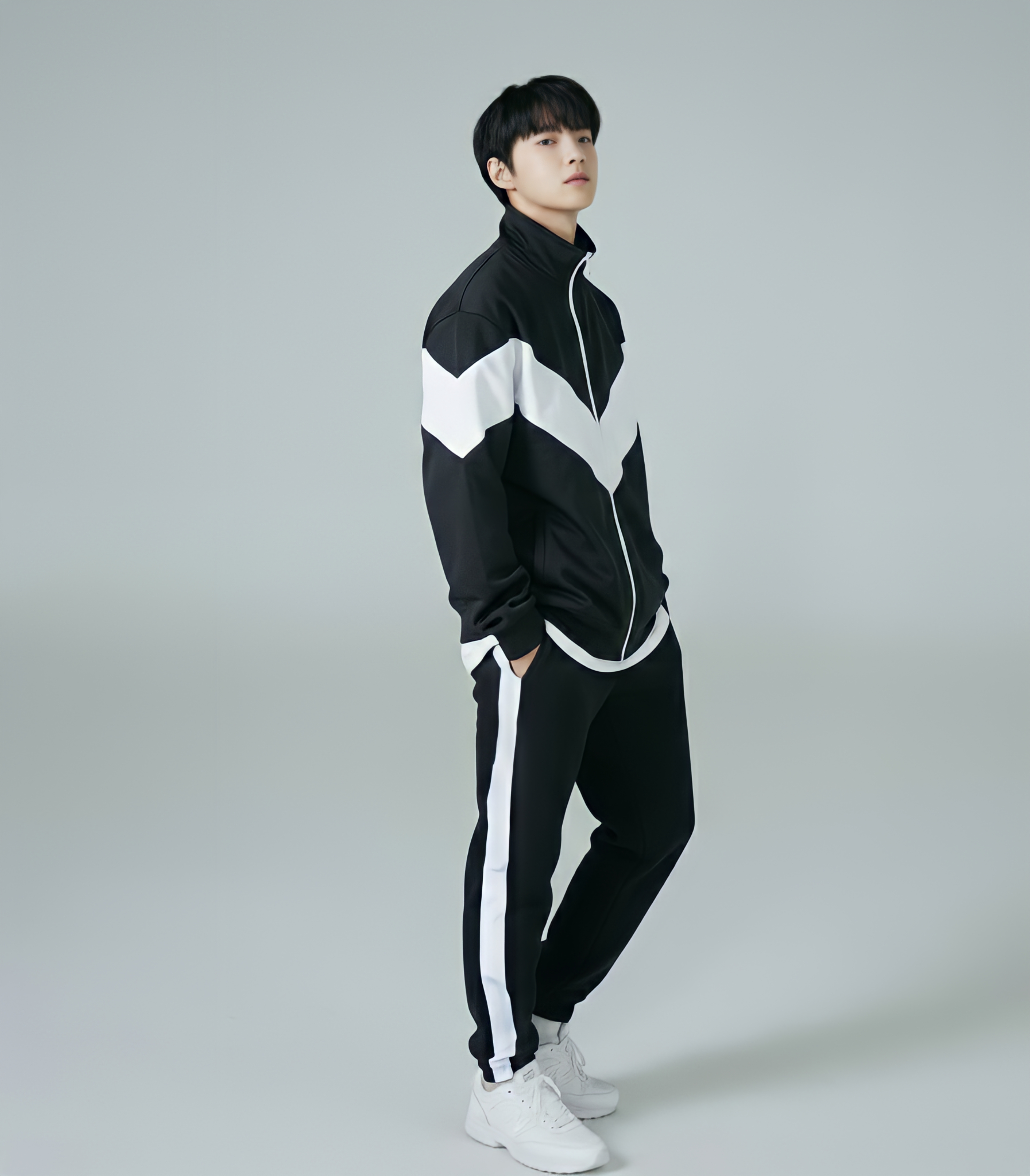 Quần nỉ bé trai màu đen phối dọc trắng_thumbnail_4