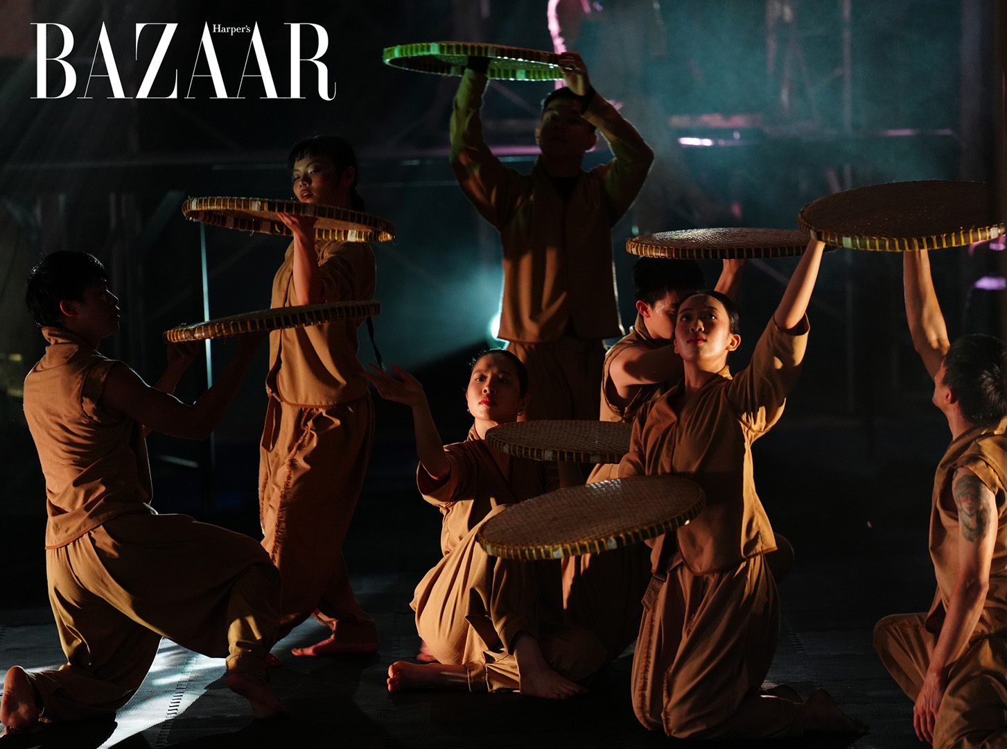 Harpers-Bazaar-Show-1927-My-cam-trong-suong_10