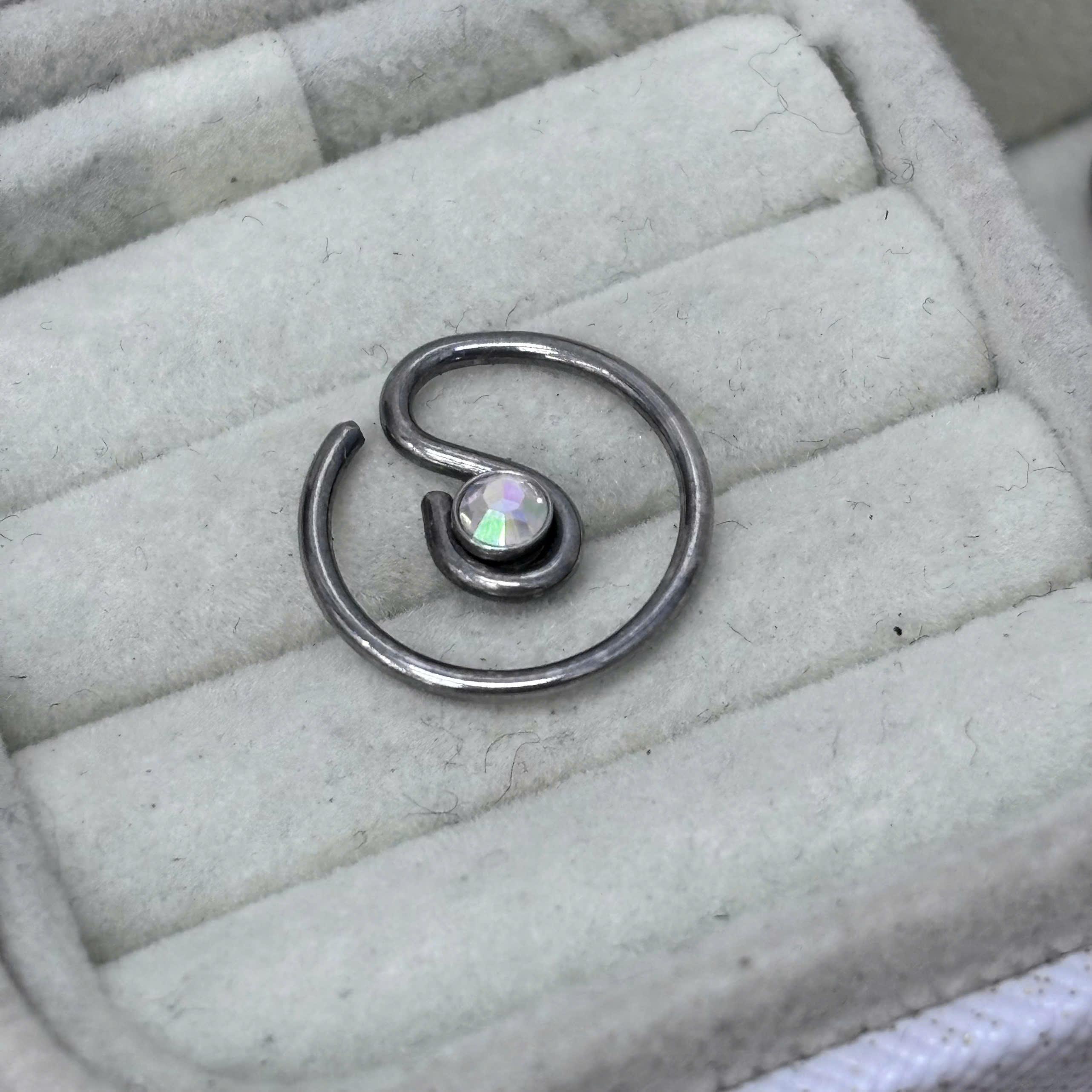 daith kiểu đá opal xoắn tai phải._thumbnail_2
