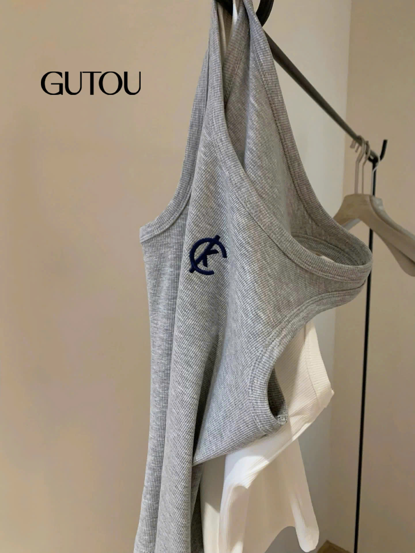 [ GUTOU ] Áo Balo Cổ Tròn Thêu Chữ_thumbnail_5