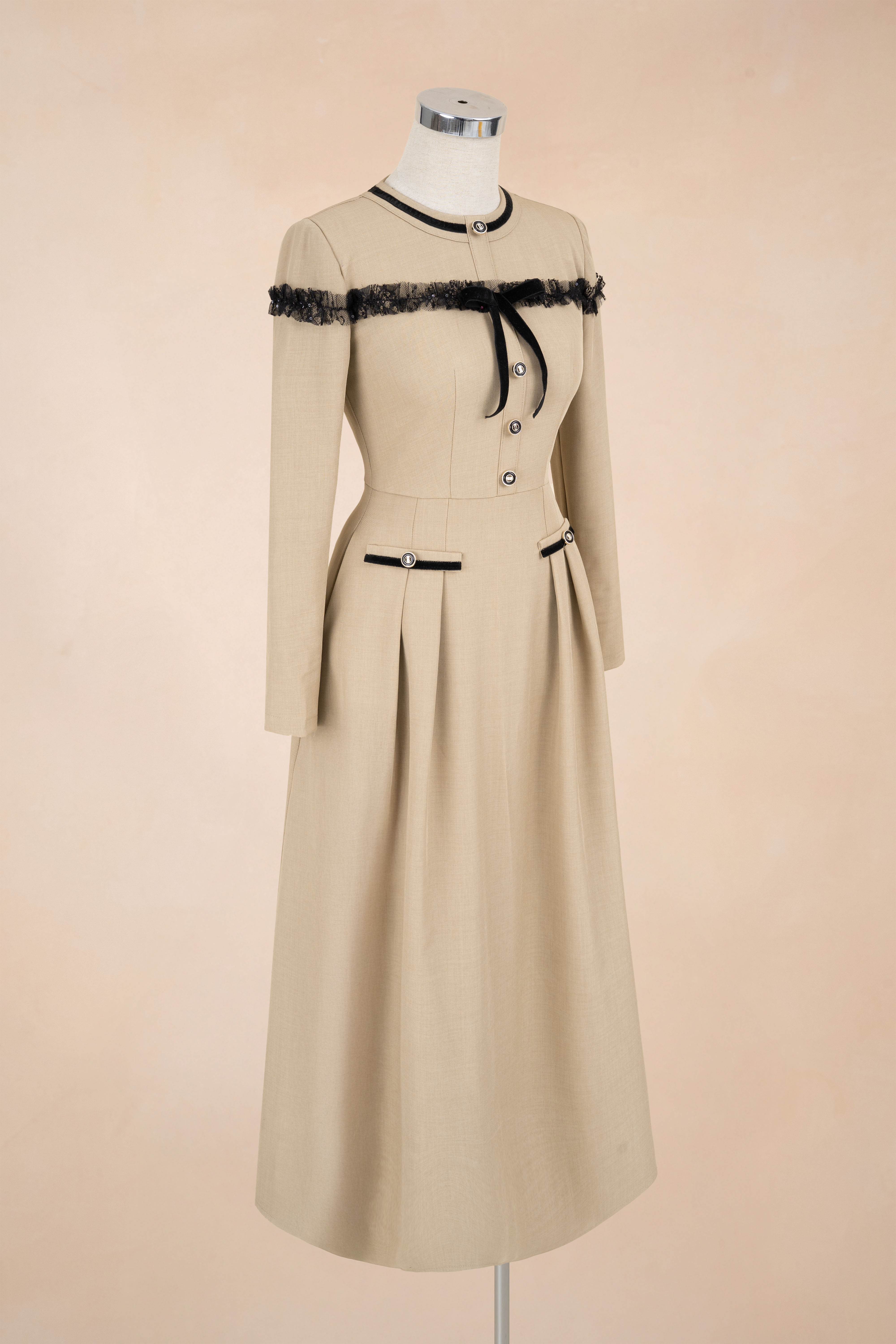 Đầm Xoè Phối Cúc Viền Đen