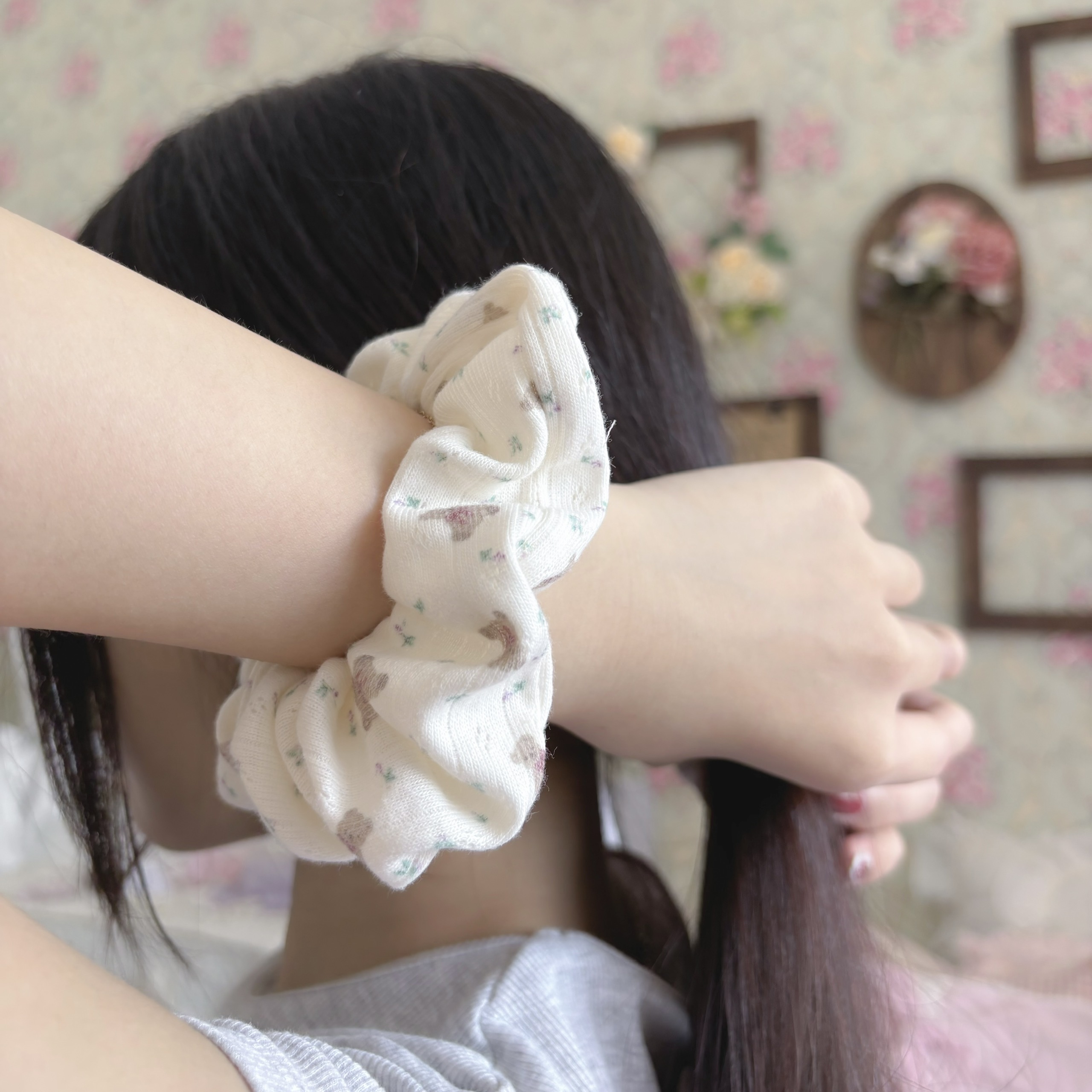 SCRUNCHIE IN TEDDY_thumbnail_1