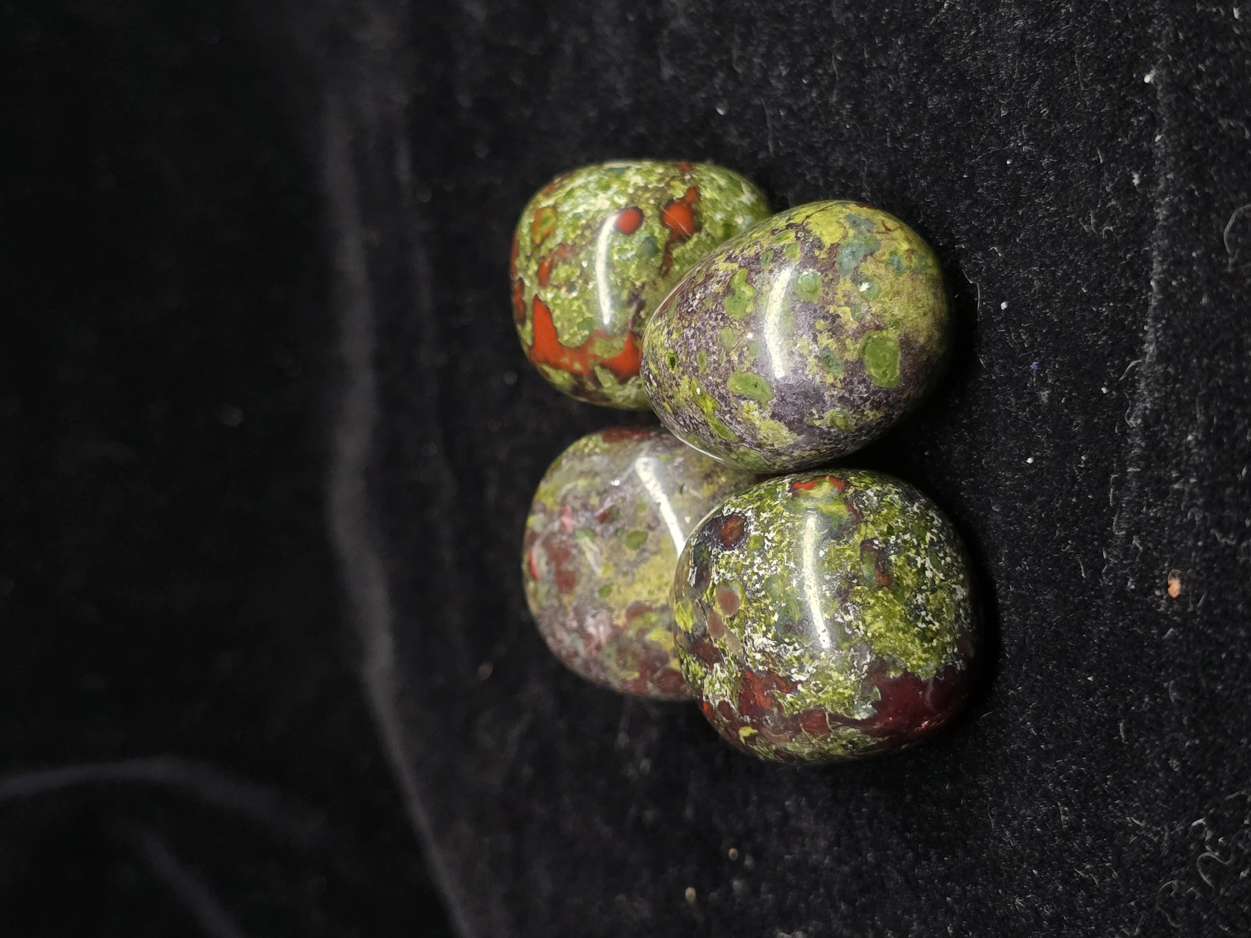 Đá cuội đã mài bóng / Tumbled Đá Huyết Long Dragon’s Blood Stone Jasper size 2 - 3 cm/viên