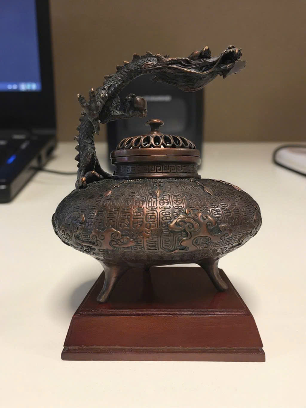 Lư xông trầm nắp rồng làm mầu nâu KT 22X 16CM 