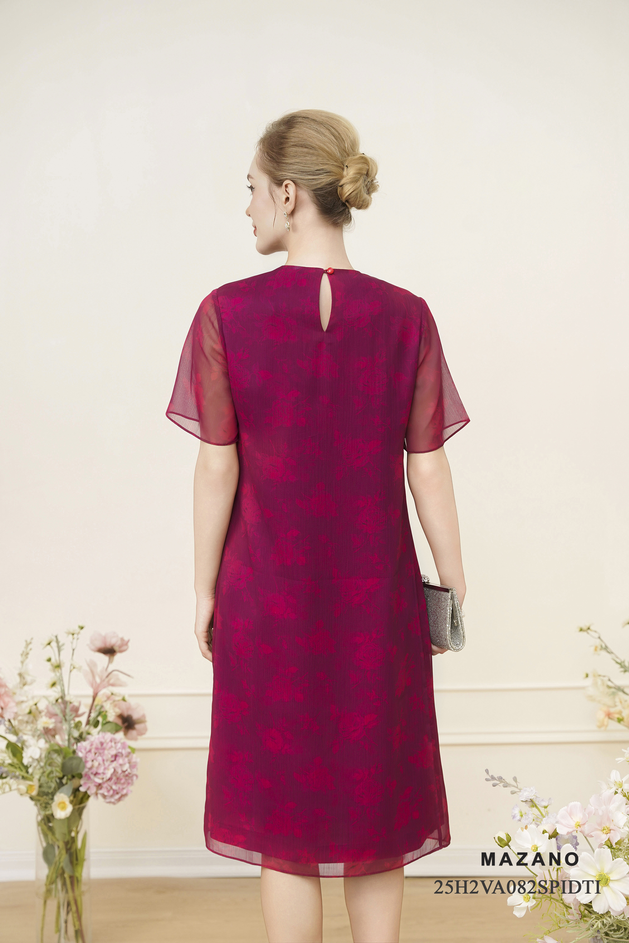 Váy Đầm Suông Vải voan xước phủ lụa in Hoạ tiết hoa hồng cách điệu Cổ V Trang trí hoa cuốn Tay ngắn Dài qua gối_thumbnail_4