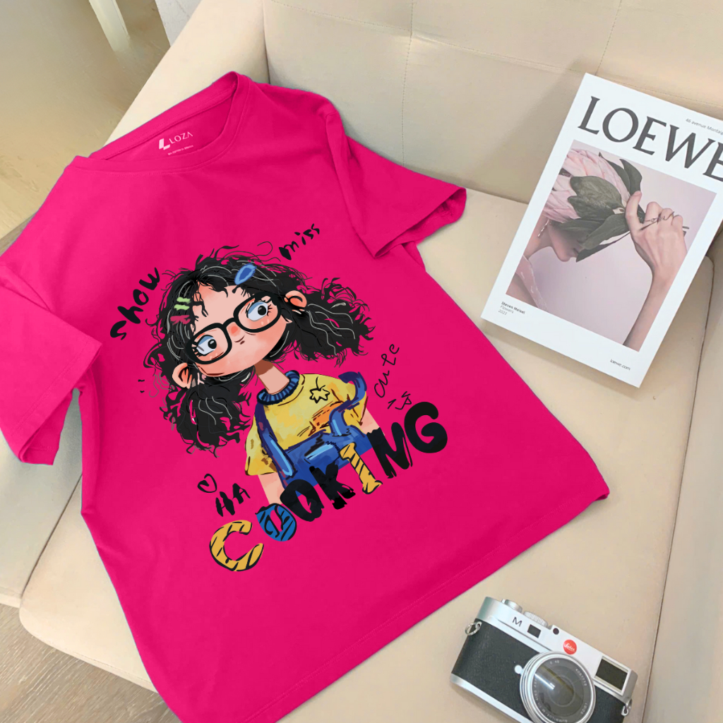 Áo thun nữ dáng rộng in hình Cô gái tóc xù Cooking chất liệu thun cotton - Loza RT8263_thumbnail_3