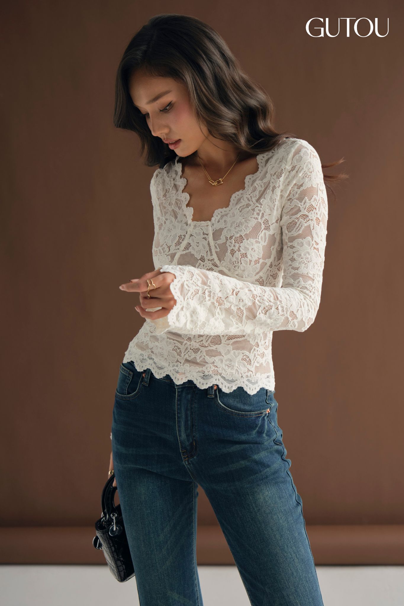 [ GUTOU ] Áo Ren Hoa Tay Dài Julie Lace