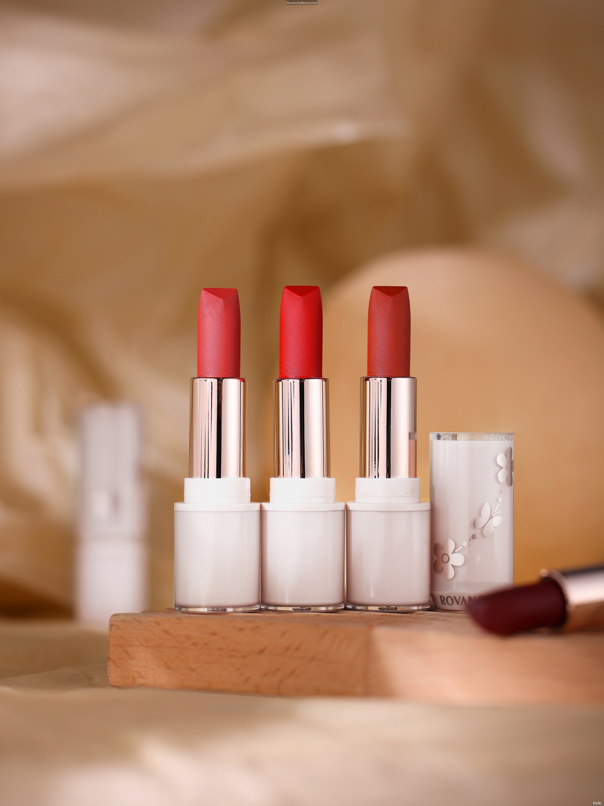 R596 Son Dưỡng Môi FLOWER WATER ESSENCE HONEY – Dưỡng Ẩm, Làm Hồng Tự Nhiên, Ngừa Khô Nứt_thumbnail_12