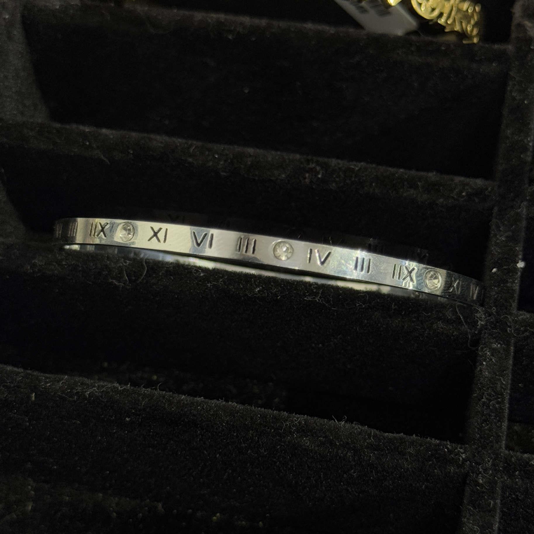 vòng tay titan cuff bạc khắc số la mã kim cương rải_thumbnail_0