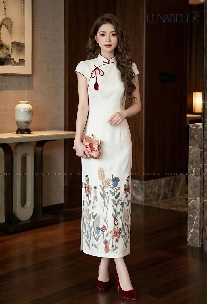 Váy sườn xám dài in hoa ELYSIAN màu TRẮNG