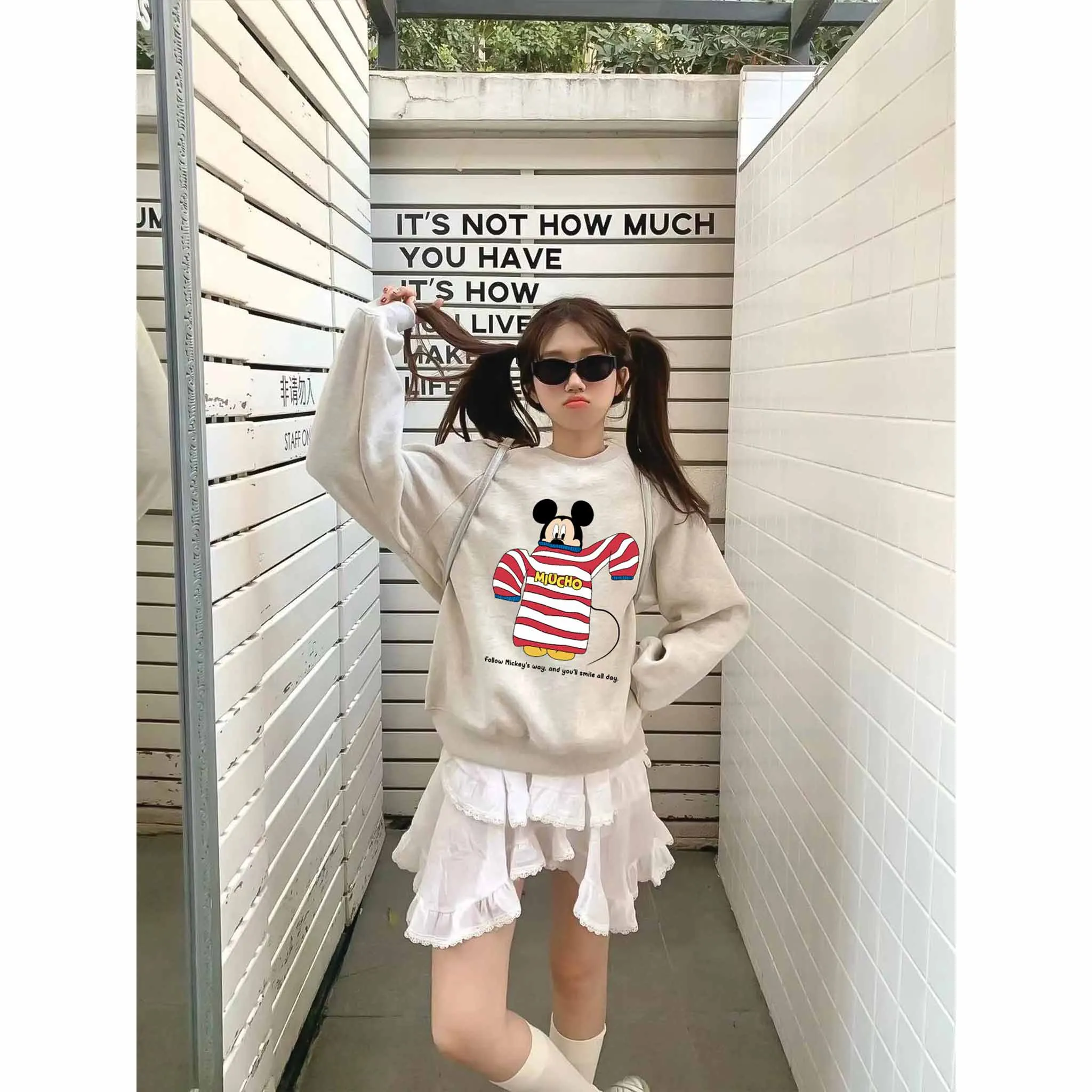 Áo sweater form boxy chuột mickey 2621 Miucho chất vải nỉ bông cáo cấp thoáng mát cổ tròn in mix_thumbnail_3