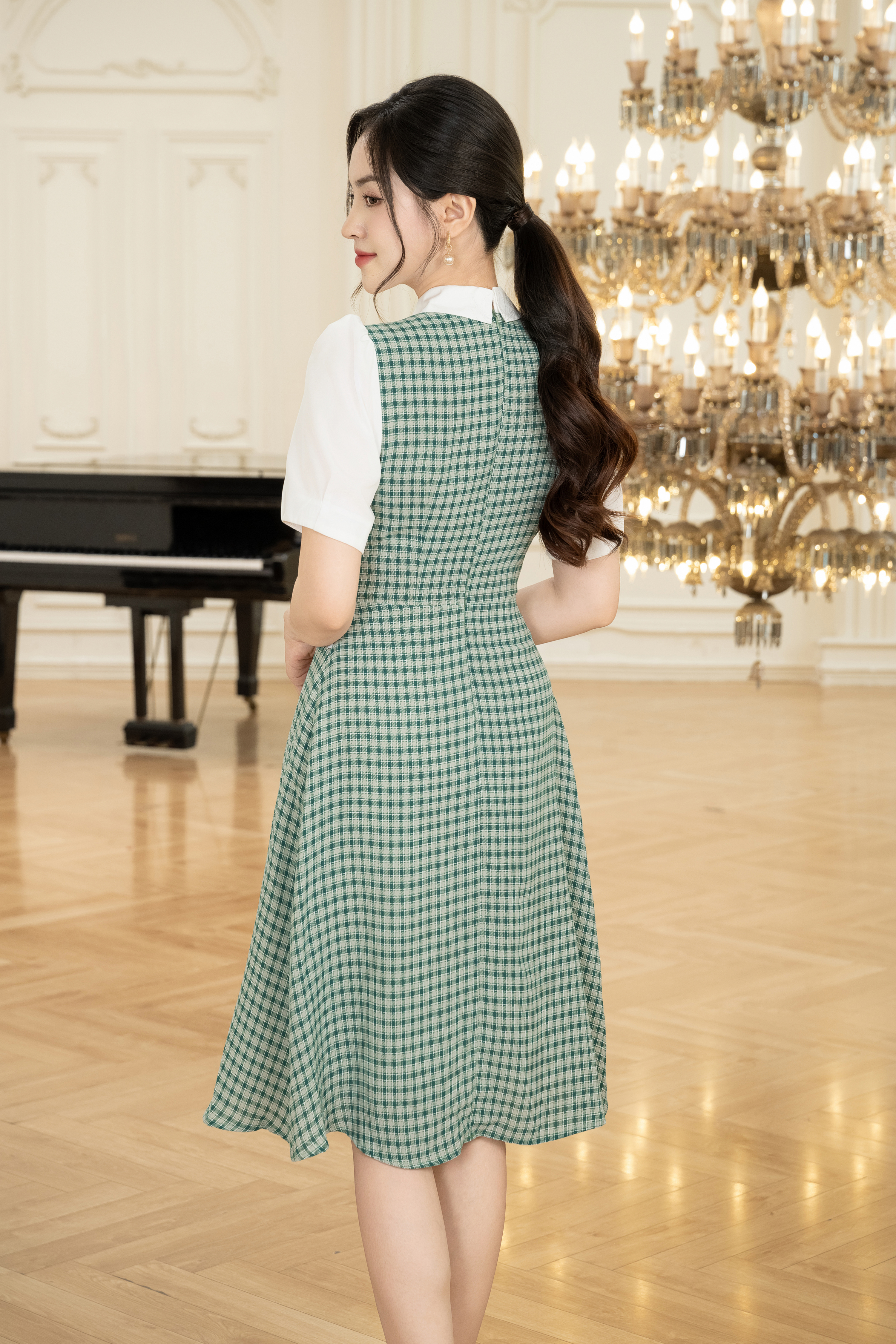 Đầm xoè kẻ xanh phối cổ trắng_thumbnail_1