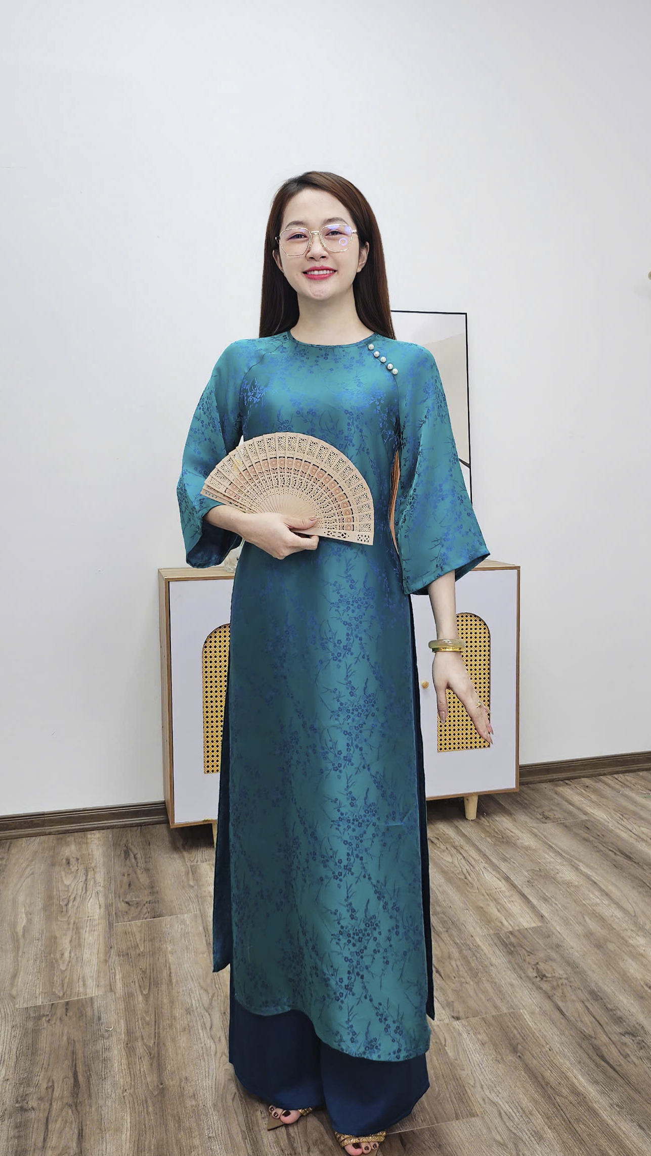 CT292 áo dài cách tân tơ tằm hoa đào xanh cổ vịt ánh xanh_thumbnail_4