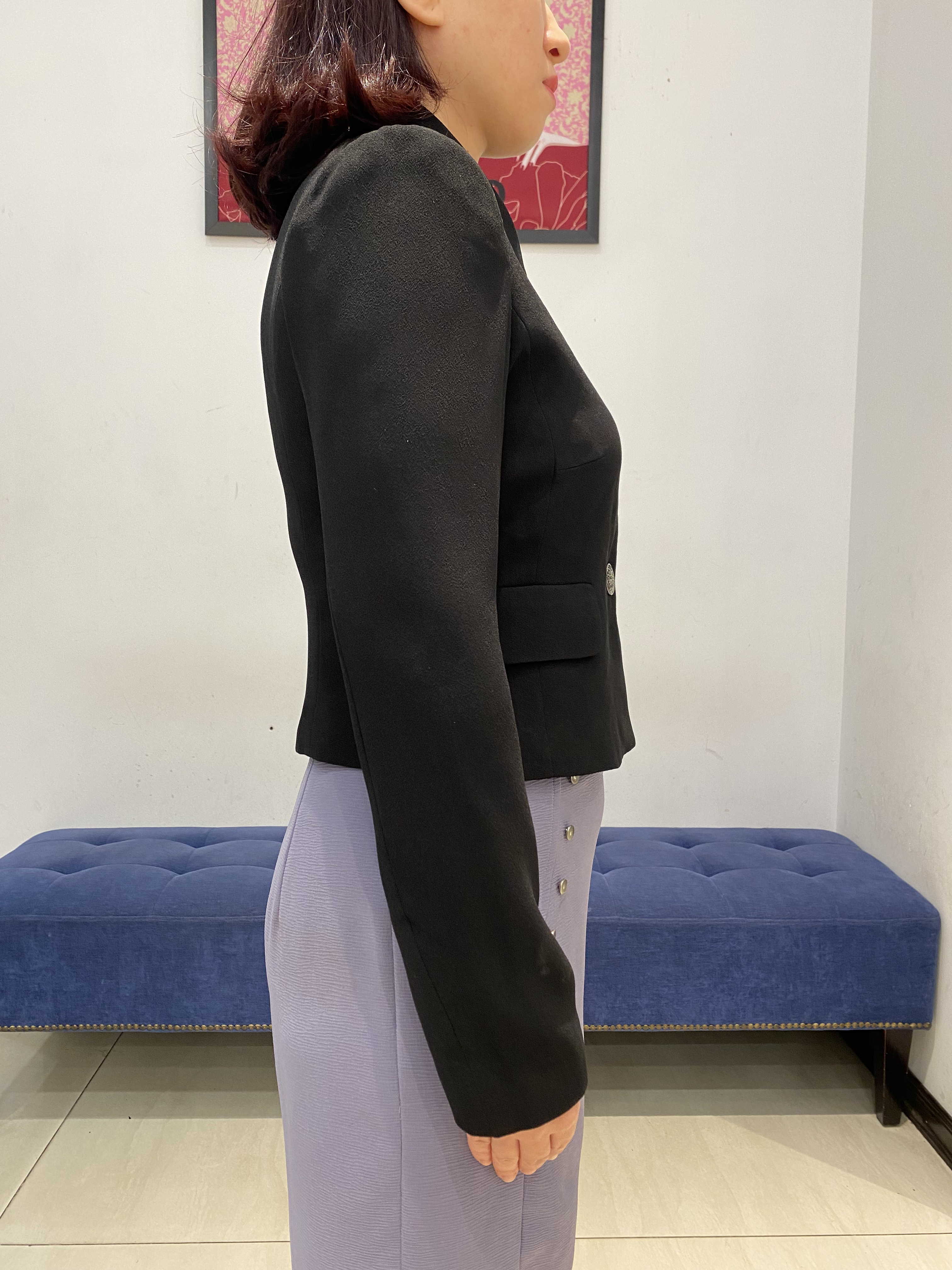 Áo khoác ngắn vải Tuytxi len màu đen cách điệu