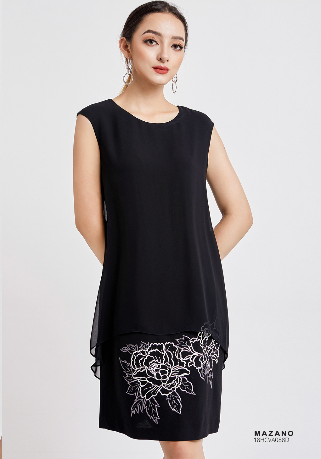 Váy đen thêu hoa phủ cách điệu_thumbnail_3