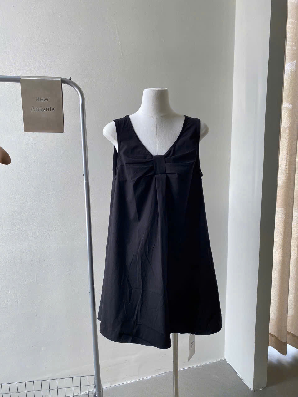 HV40 Đầm nơ đen