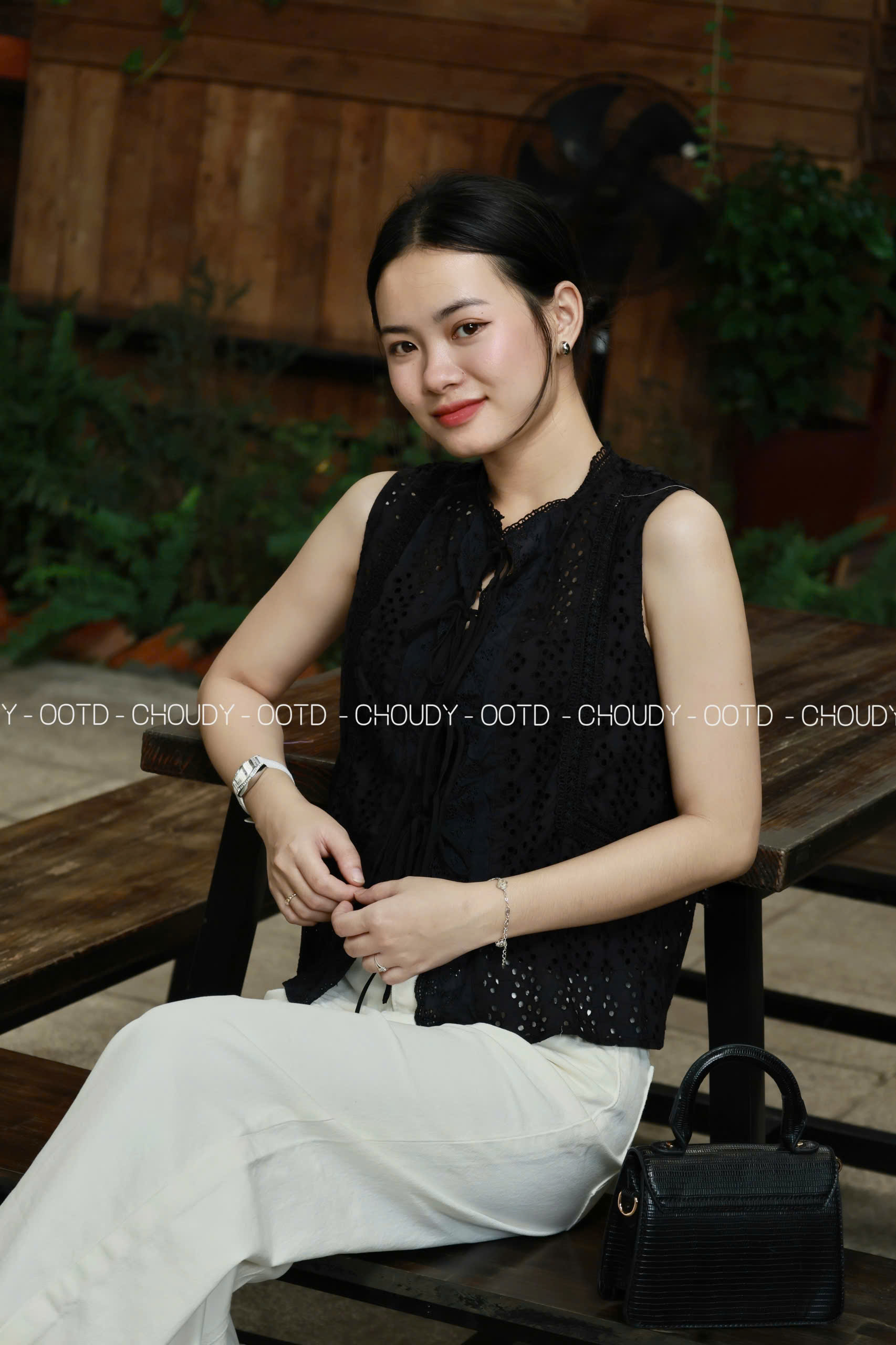 U484 ÁO ĐỤC LỖ 2 MÀU_thumbnail_15