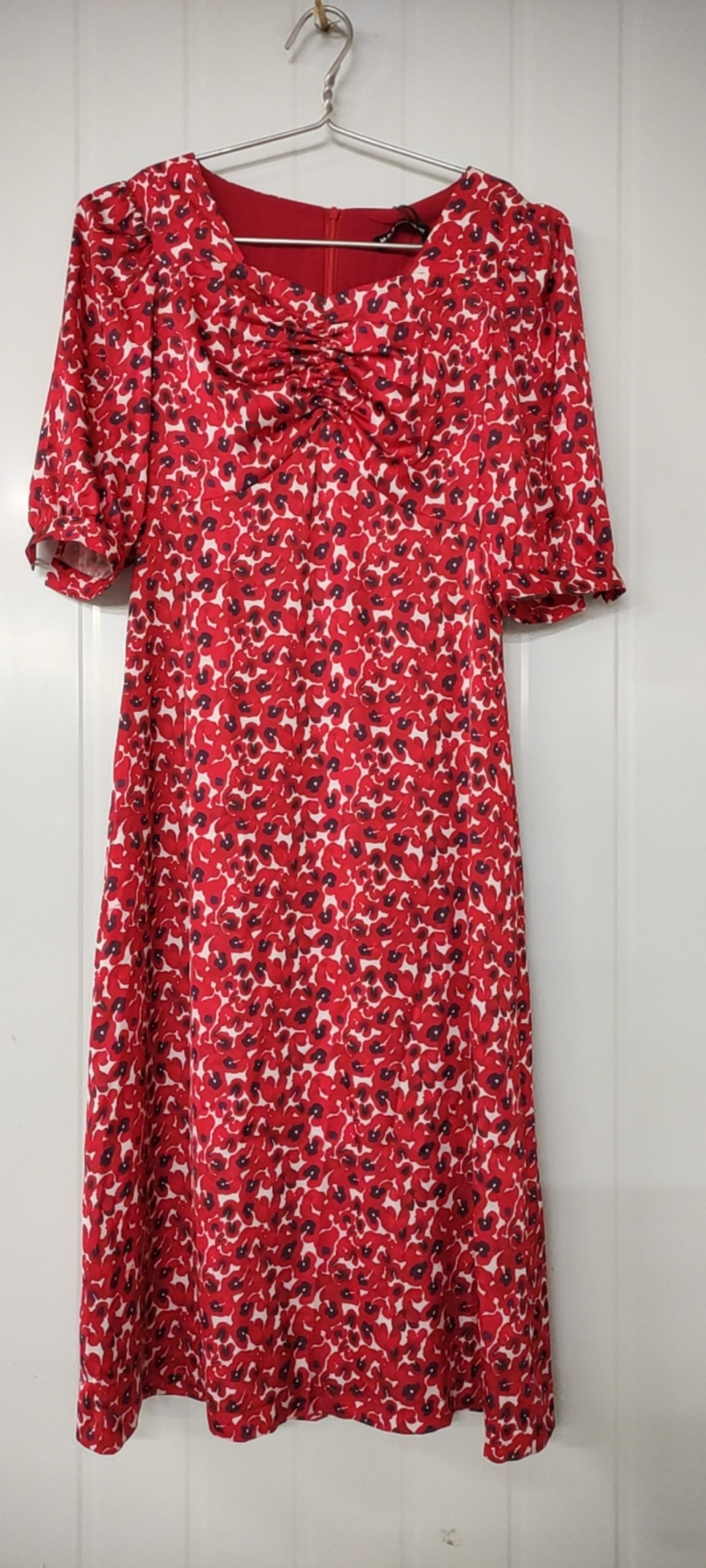 Đầm eo cao chân rủ nhẹ in họa tiết