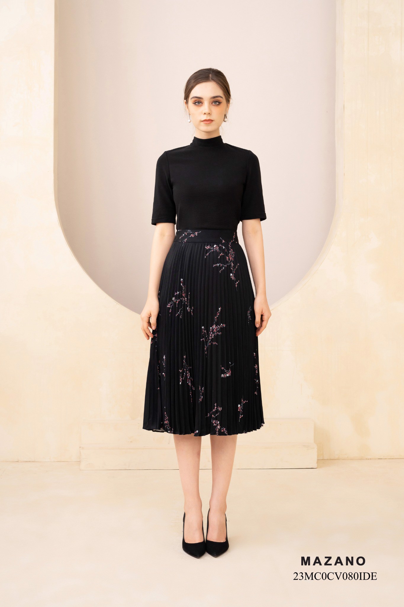 Chân váy lụa dập ly in họa tiết cành hoa đỏ_thumbnail_2