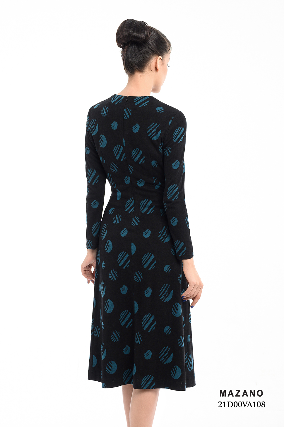 Đầm len xanh họa tiết nhún thân cách điệu