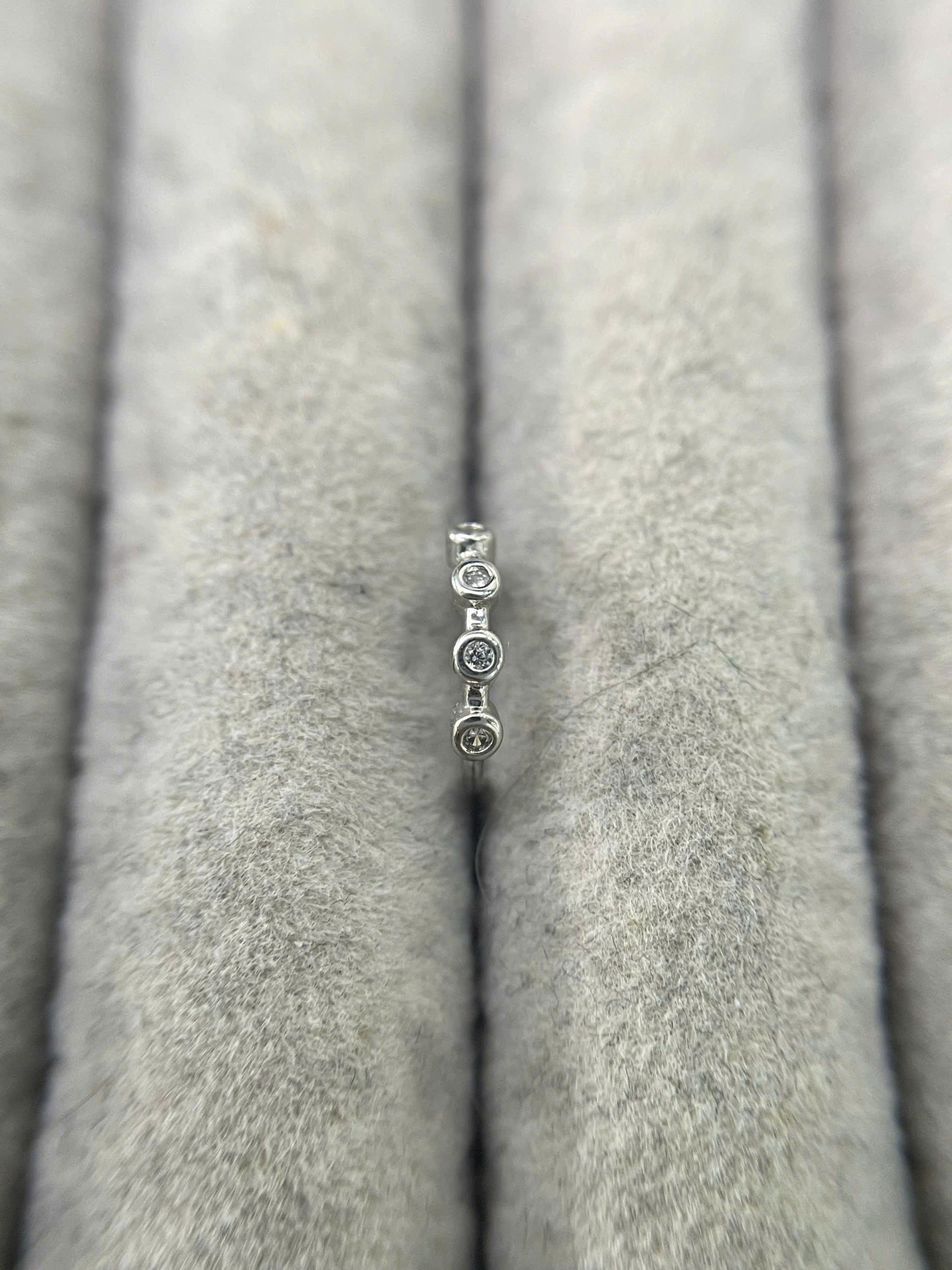 Vòng bẻ 4 kim cương size 8._thumbnail_2